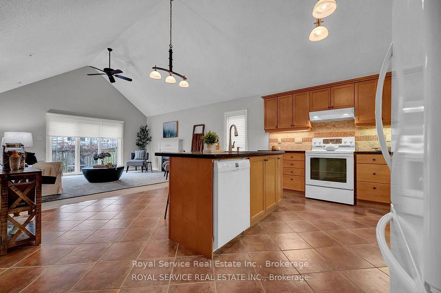 Photo 13 of Unit 5, 350 Lakebreeze Drive, Clarington, Newcastle — HOMEH