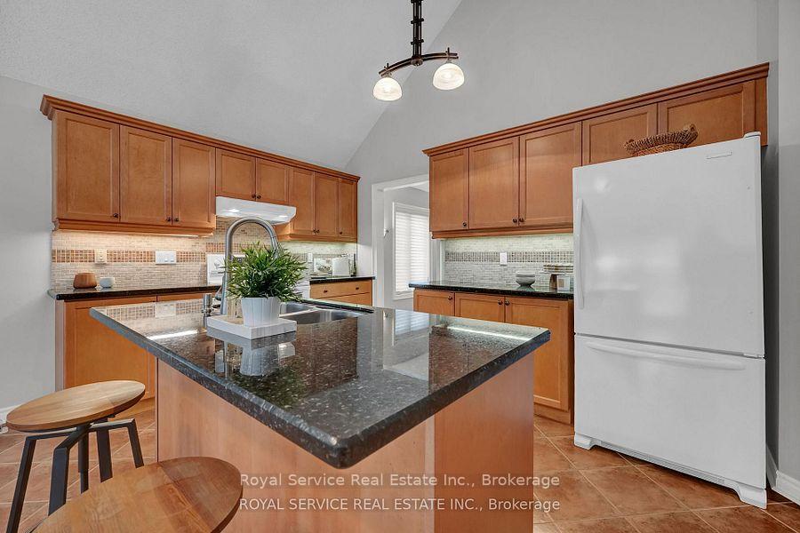 Photo 14 of Unit 5, 350 Lakebreeze Drive, Clarington, Newcastle — HOMEH