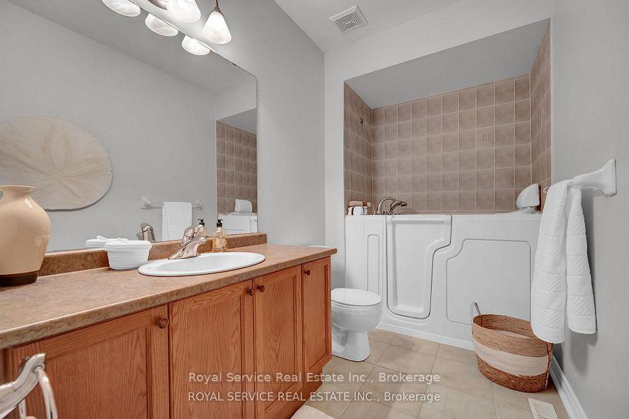 Photo 25 of Unit 5, 350 Lakebreeze Drive, Clarington, Newcastle — HOMEH