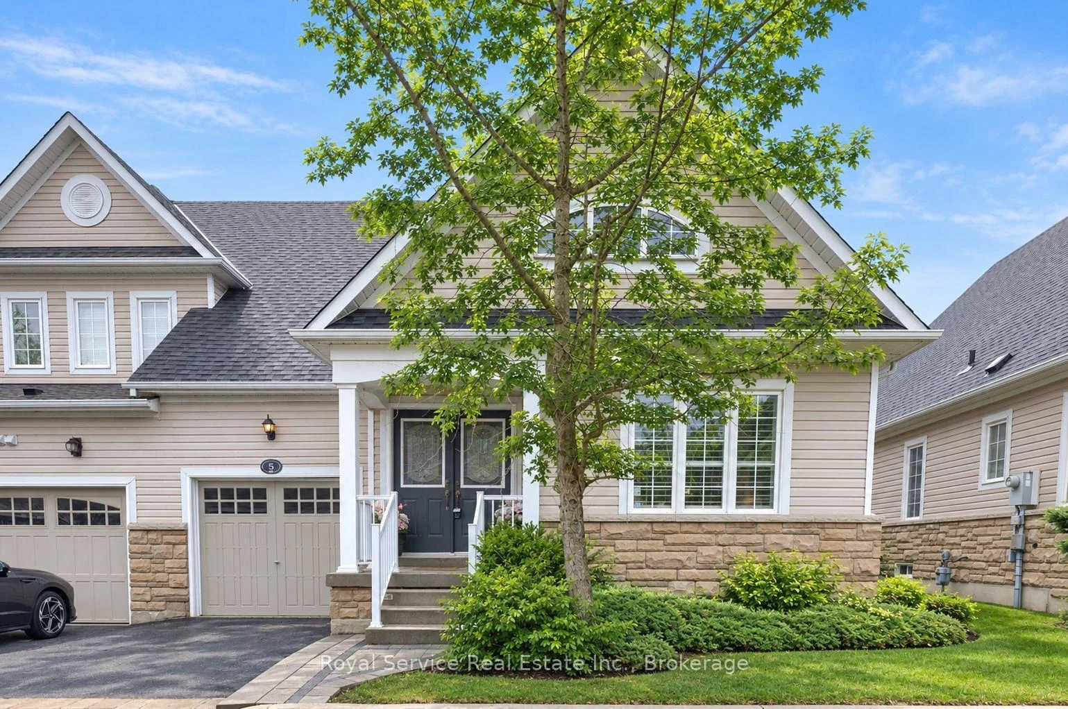 Photo 1 of Unit 5, 350 Lakebreeze Drive, Clarington, Newcastle — HOMEH
