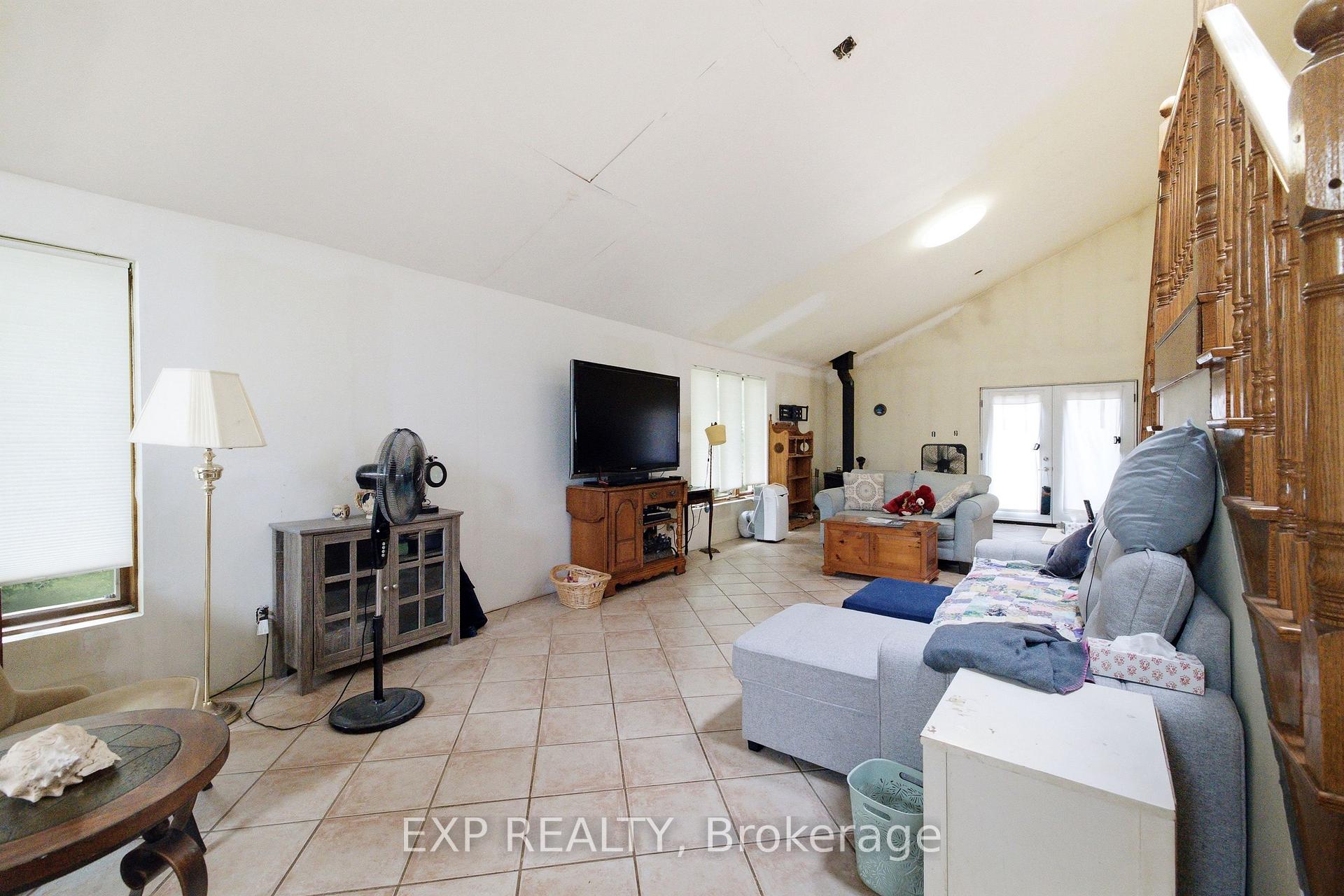 Photo 18 of 104 Sideroad 18 Road, Centre Wellington, Fergus — HOMEH