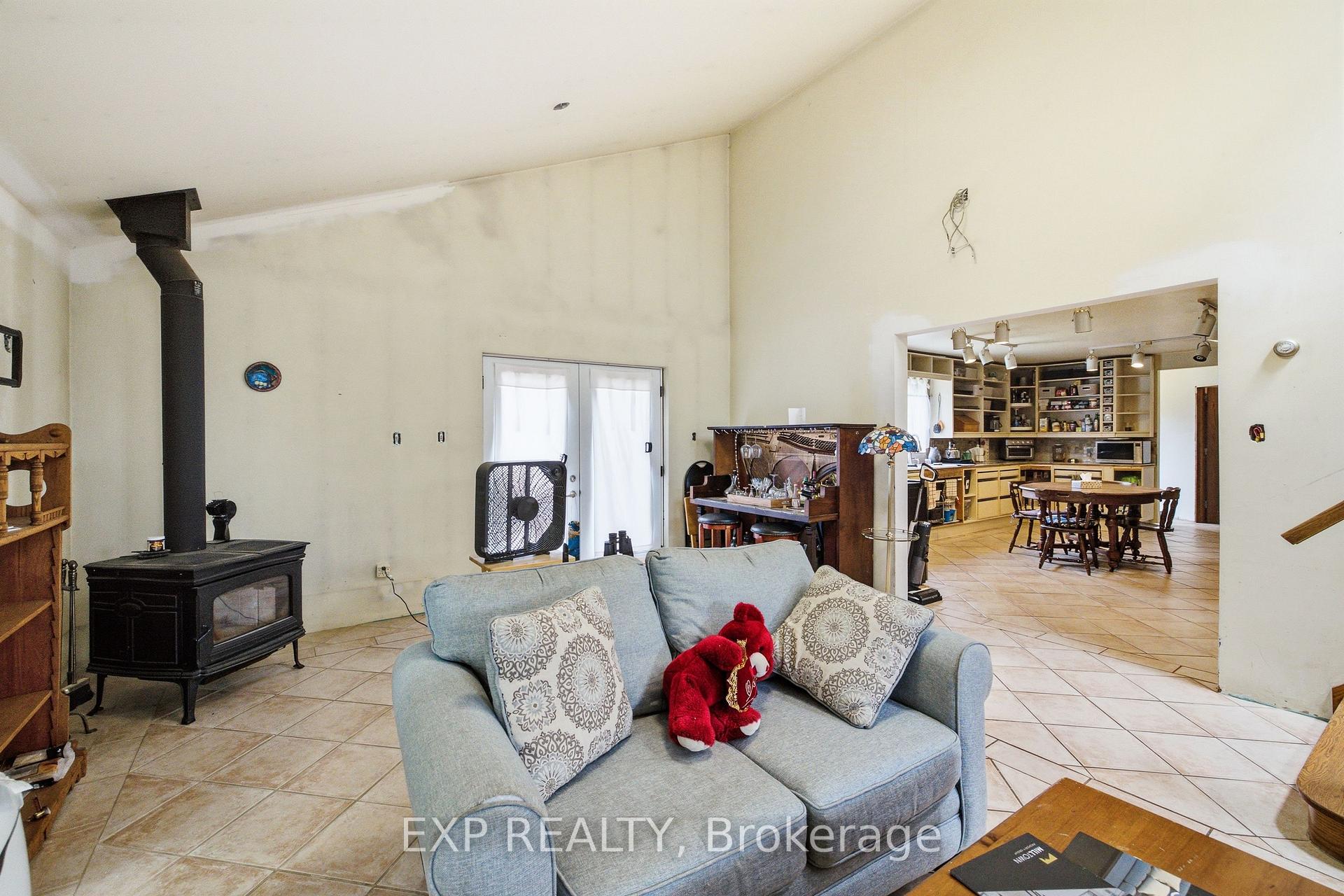 Photo 20 of 104 Sideroad 18 Road, Centre Wellington, Fergus — HOMEH