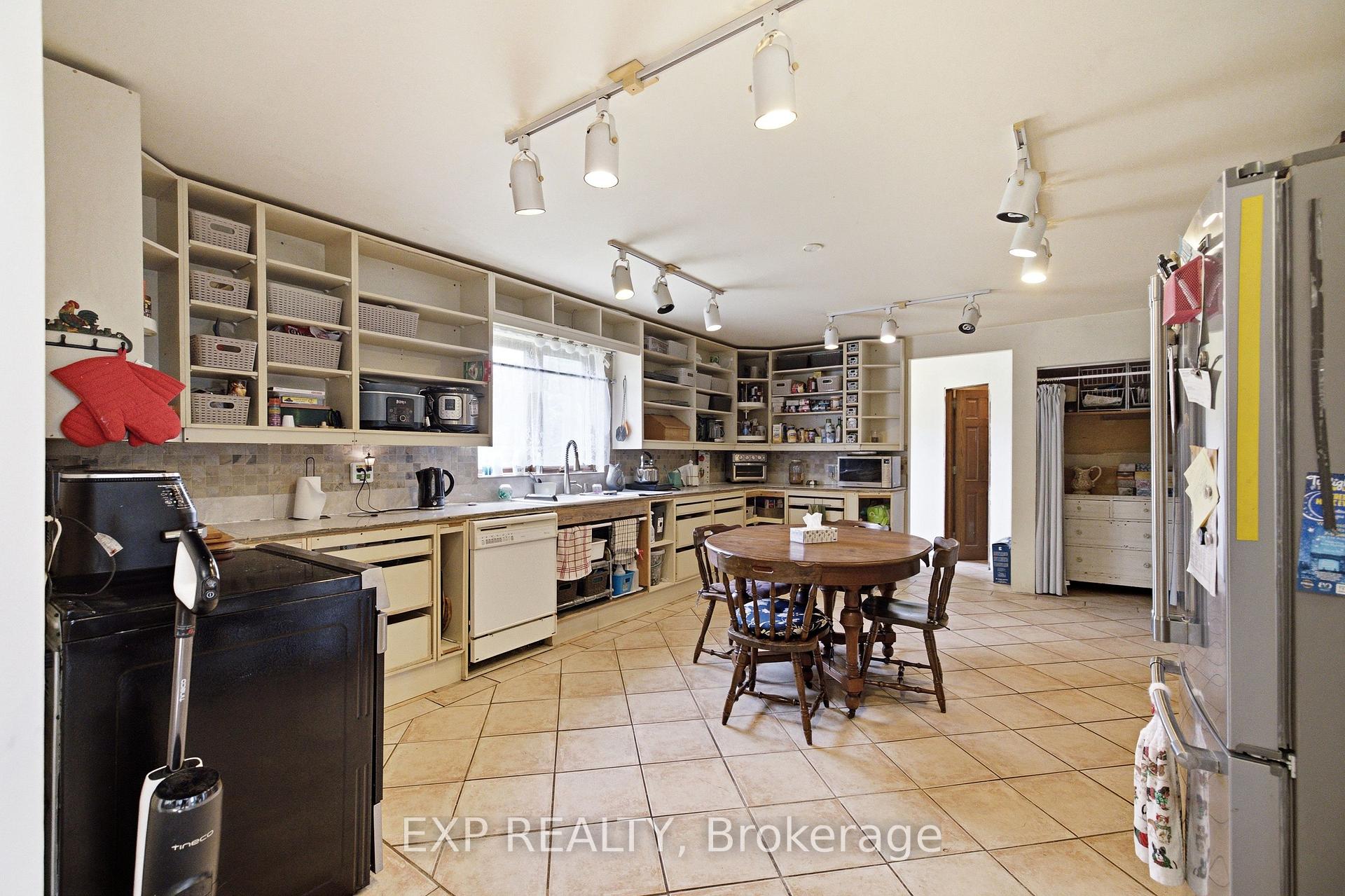 Photo 23 of 104 Sideroad 18 Road, Centre Wellington, Fergus — HOMEH