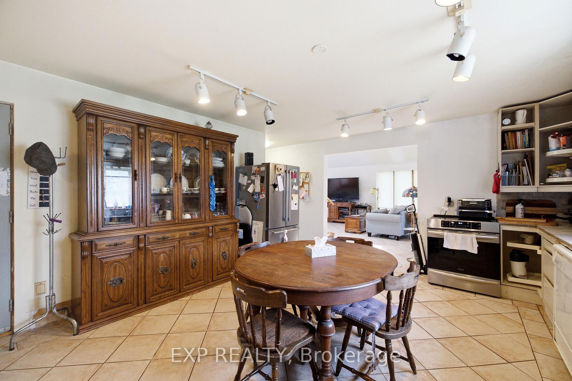 Photo 25 of 104 Sideroad 18 Road, Centre Wellington, Fergus — HOMEH