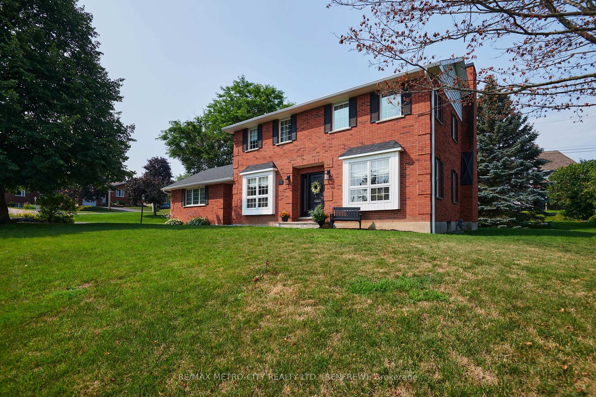 Photo 1 of 98 Erindale Avenue, Renfrew, Renfrew — HOMEH