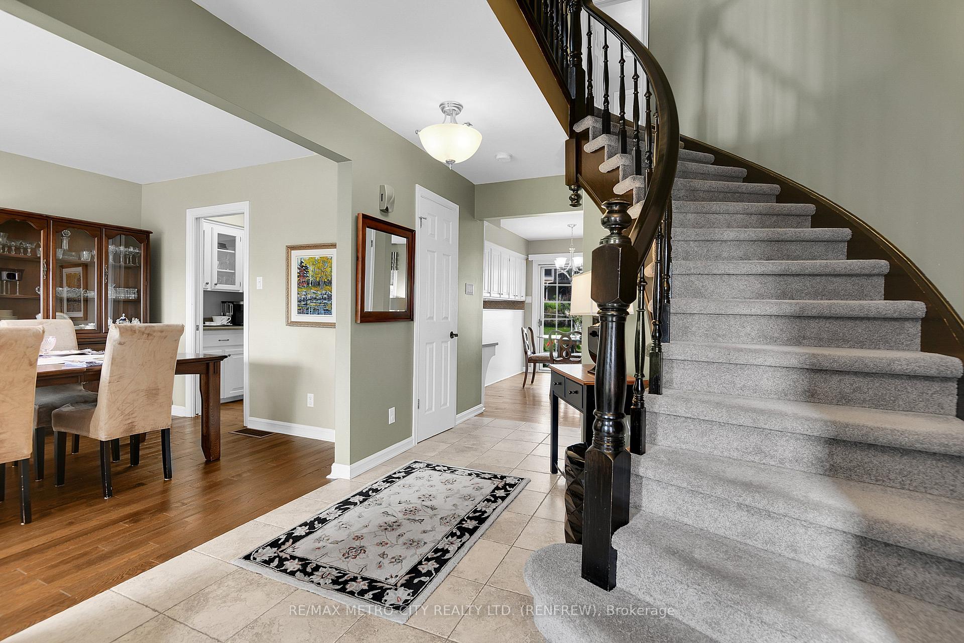 Photo 5 of 98 Erindale Avenue, Renfrew, Renfrew — HOMEH