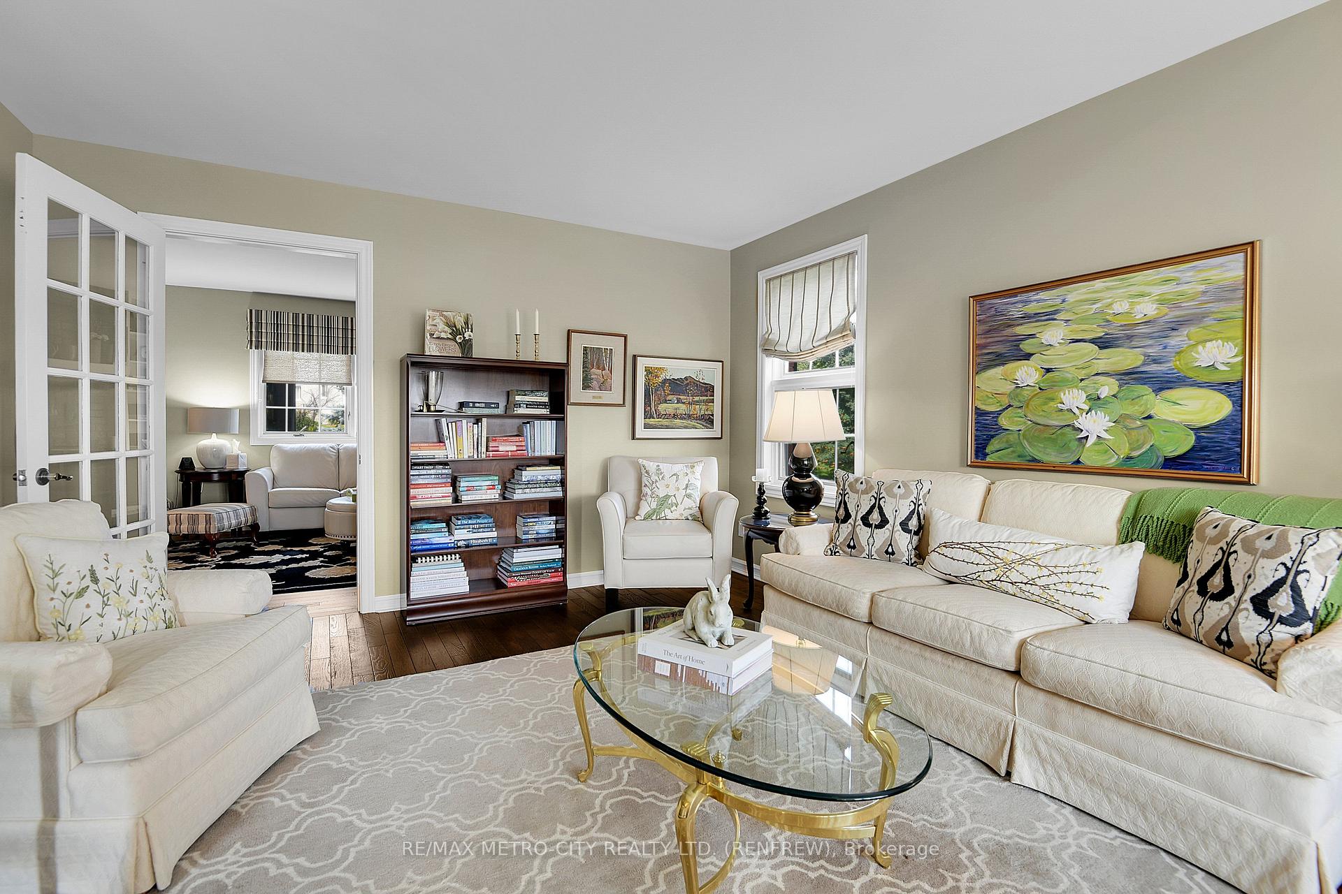 Photo 7 of 98 Erindale Avenue, Renfrew, Renfrew — HOMEH