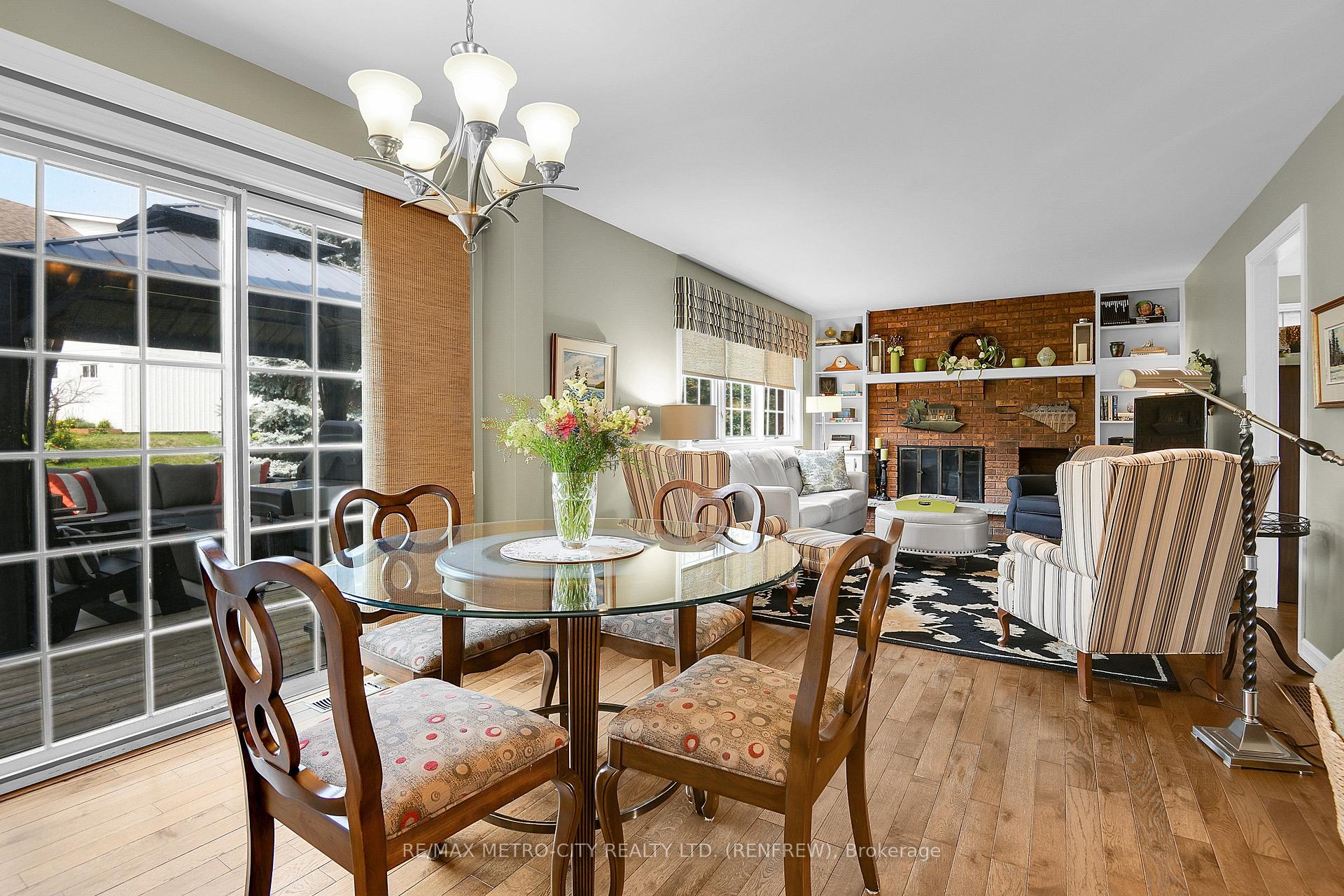 Photo 13 of 98 Erindale Avenue, Renfrew, Renfrew — HOMEH