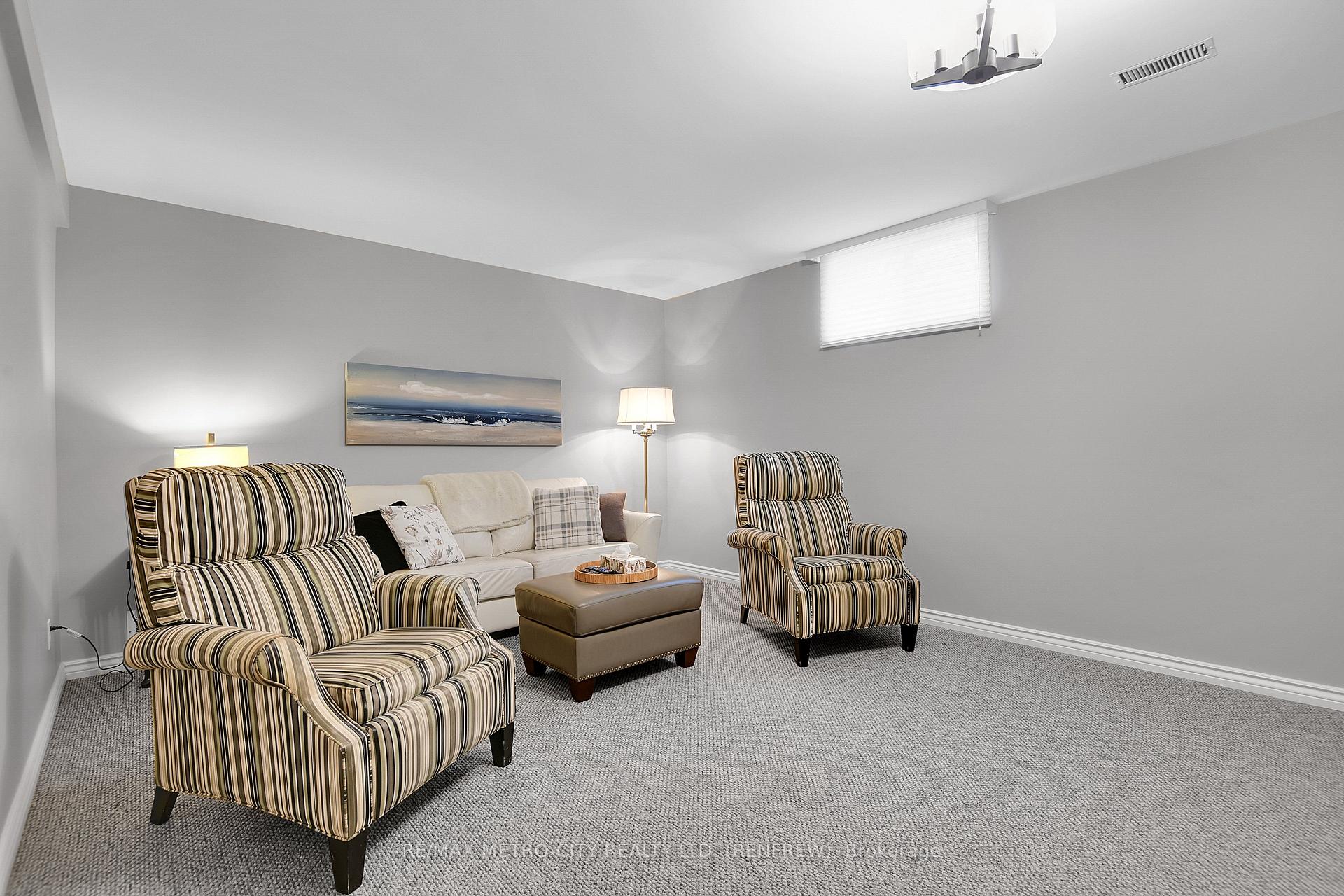 Photo 26 of 98 Erindale Avenue, Renfrew, Renfrew — HOMEH