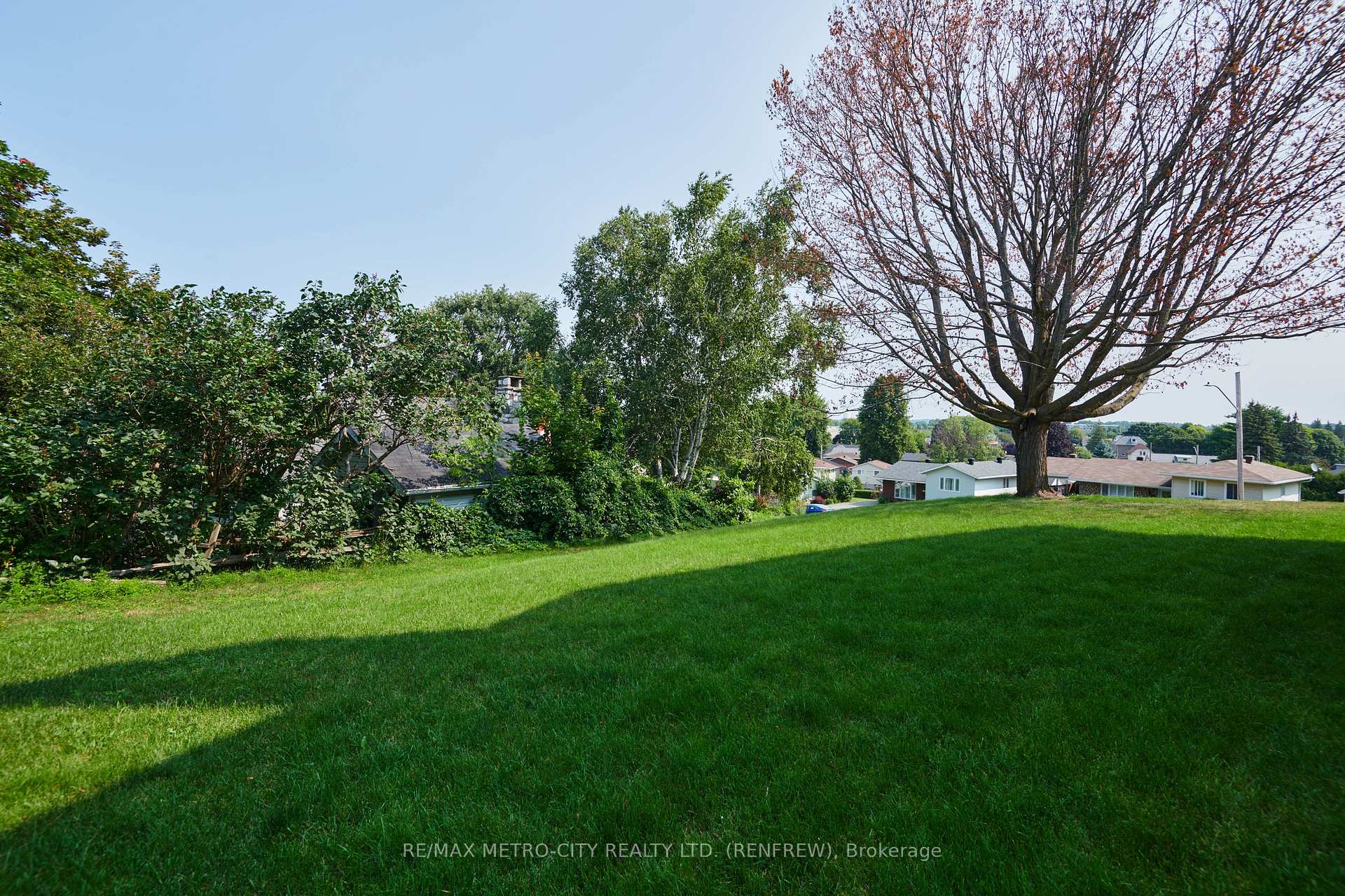 Photo 35 of 98 Erindale Avenue, Renfrew, Renfrew — HOMEH