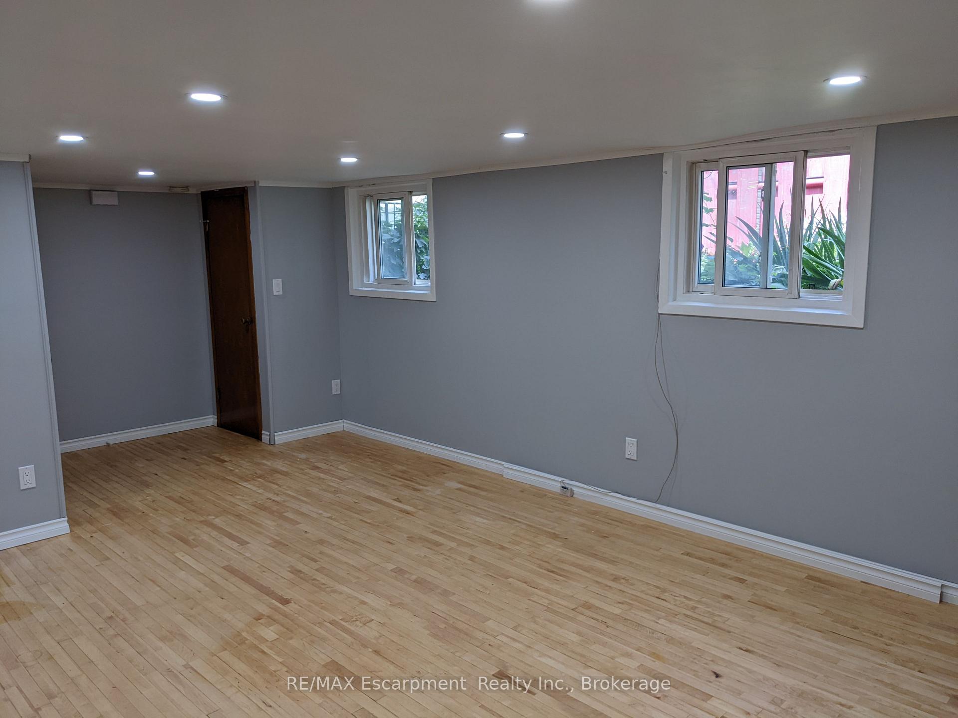 Photo 3 of Unit 5, 158 James Street, St. Catharines, Downtown — HOMEH