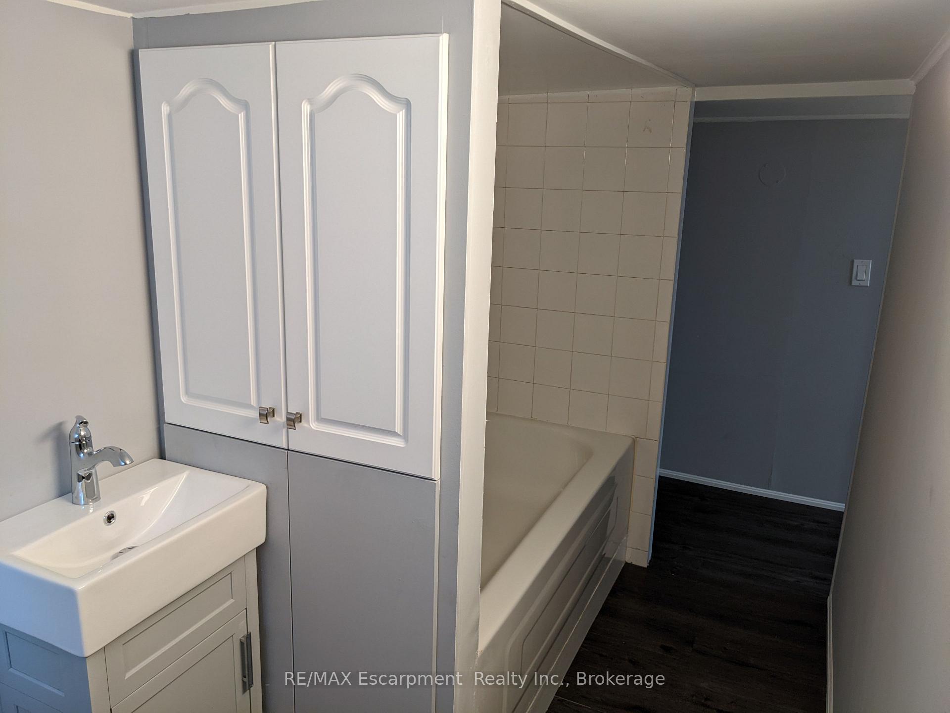 Photo 7 of Unit 5, 158 James Street, St. Catharines, Downtown — HOMEH