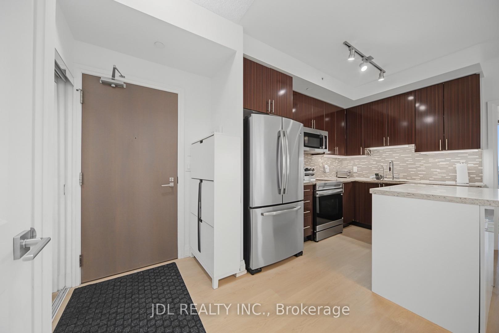 Photo 5 of Unit 902, 7165 Yonge Street, Markham, Grandview — HOMEH