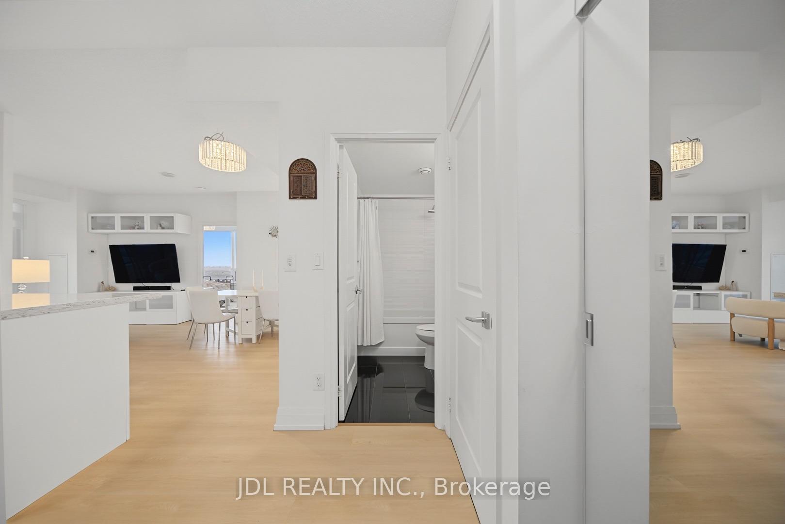 Photo 6 of Unit 902, 7165 Yonge Street, Markham, Grandview — HOMEH