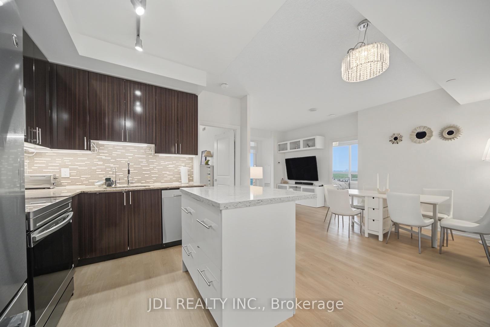 Photo 10 of Unit 902, 7165 Yonge Street, Markham, Grandview — HOMEH