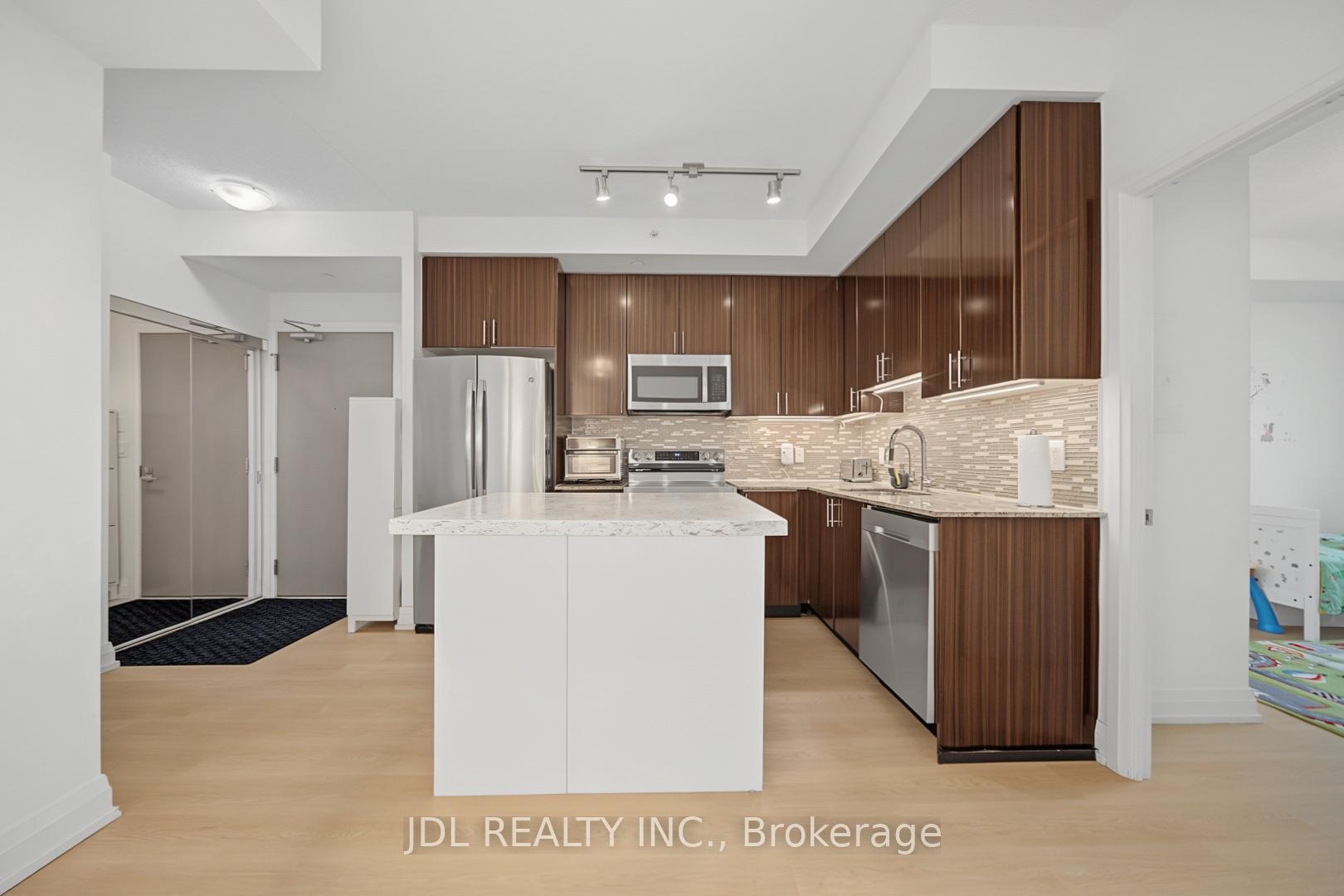 Photo 12 of Unit 902, 7165 Yonge Street, Markham, Grandview — HOMEH