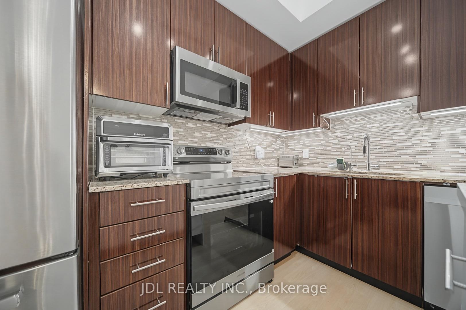 Photo 13 of Unit 902, 7165 Yonge Street, Markham, Grandview — HOMEH