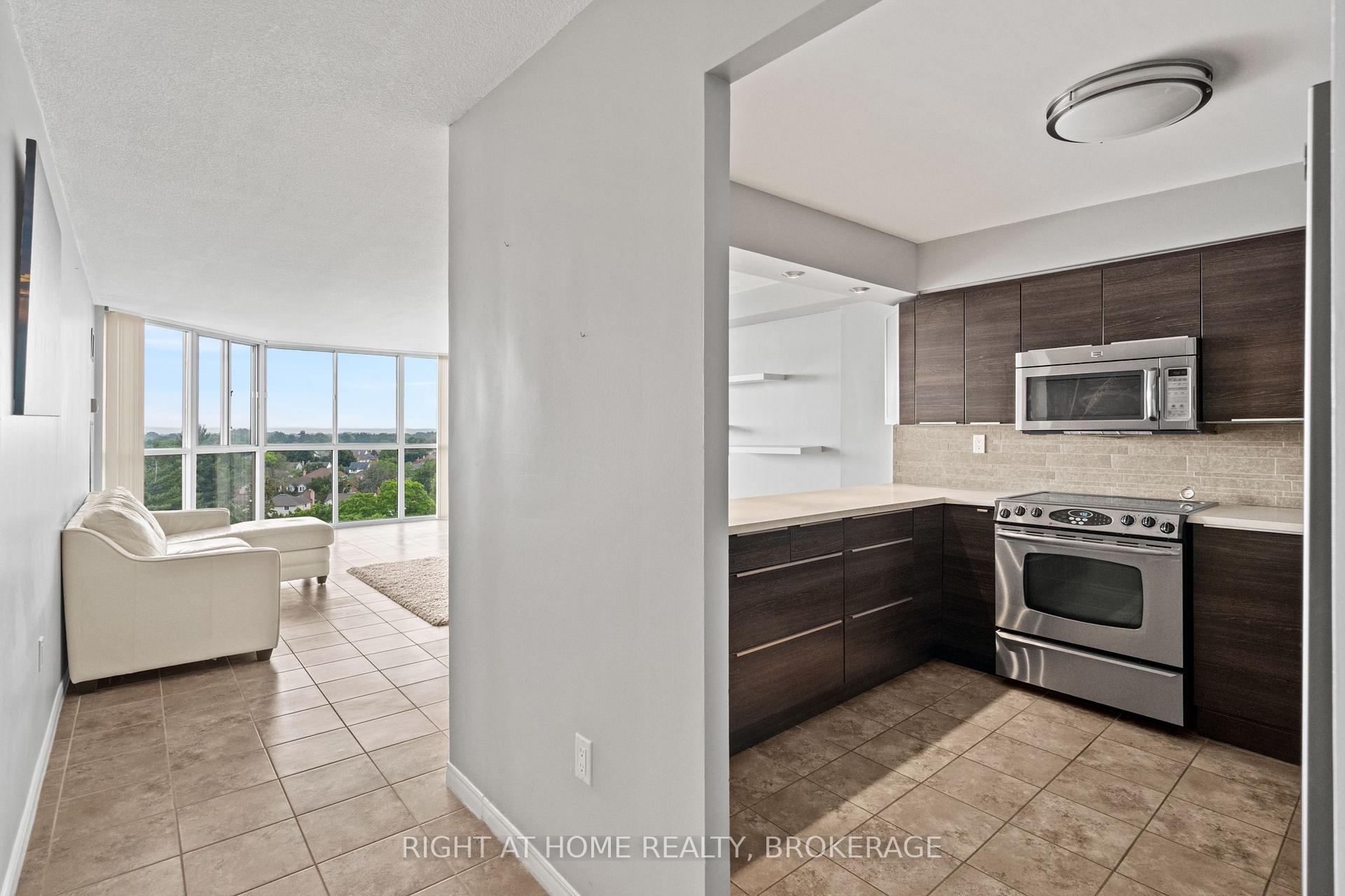 Photo 8 of Unit 801, 162 Martindale Road, St. Catharines, Grapeview — HOMEH
