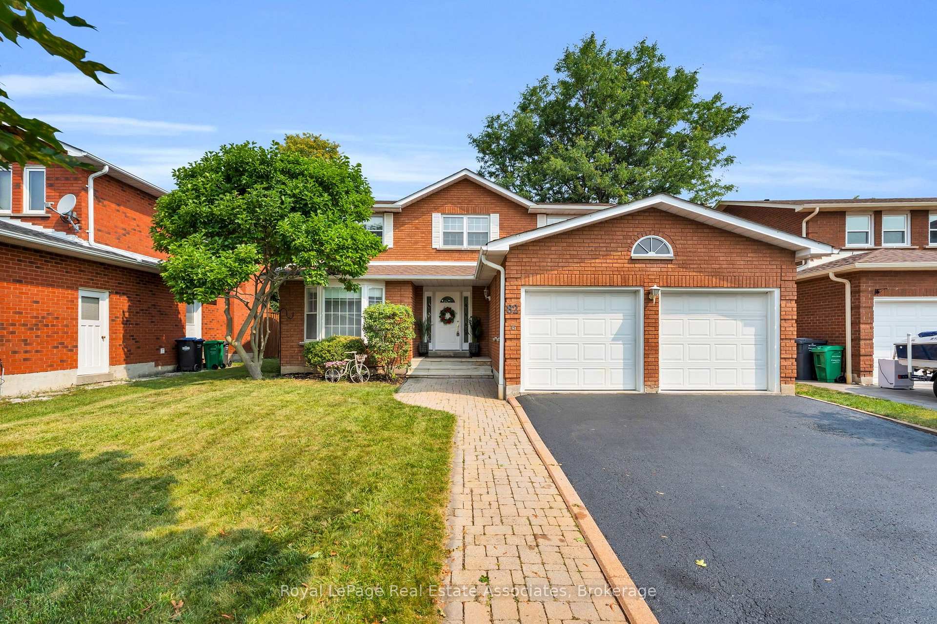 Photo 2 of 82 Turtlecreek Boulevard, Brampton, Fletcher's Creek South — HOMEH