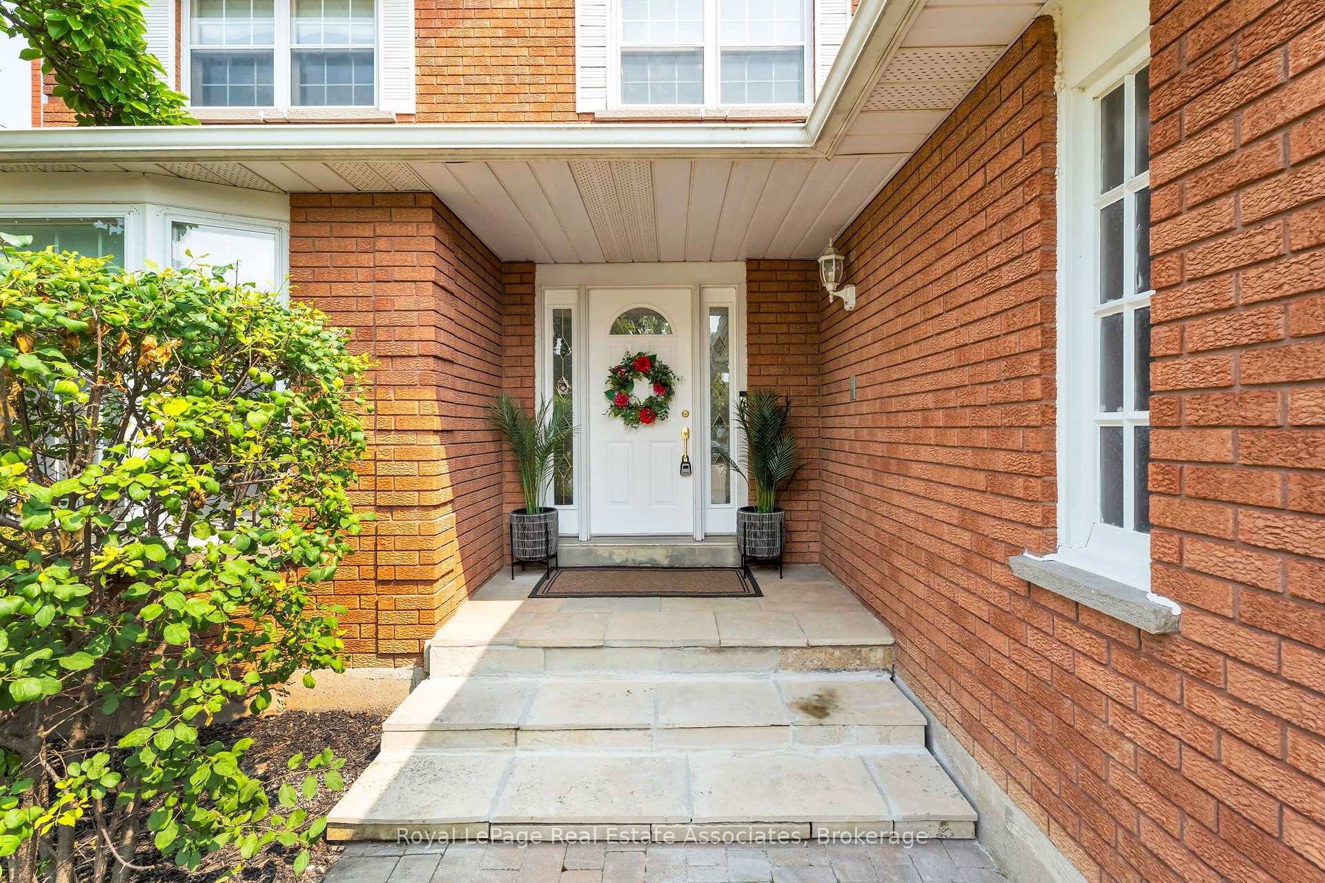 Photo 3 of 82 Turtlecreek Boulevard, Brampton, Fletcher's Creek South — HOMEH