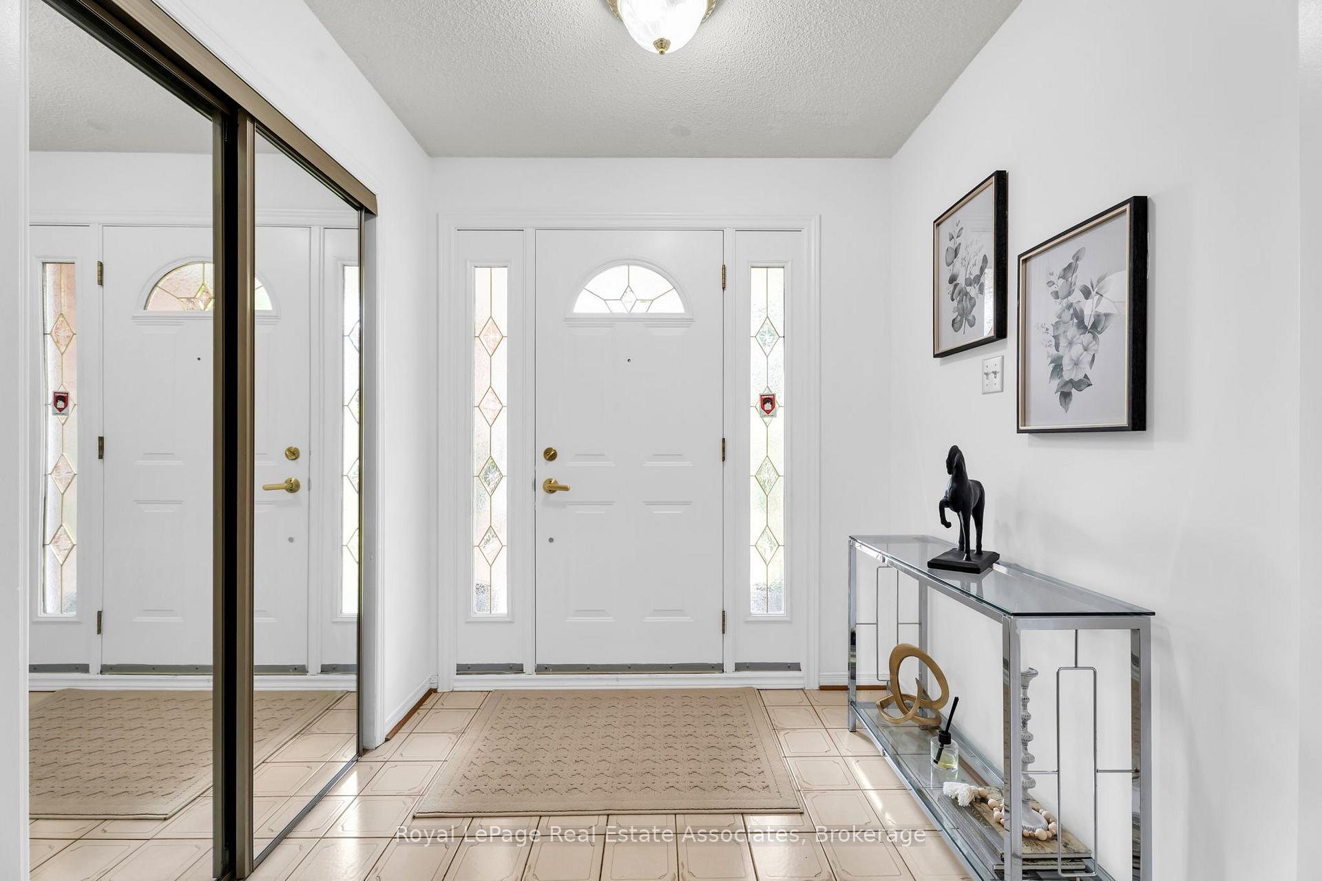 Photo 5 of 82 Turtlecreek Boulevard, Brampton, Fletcher's Creek South — HOMEH