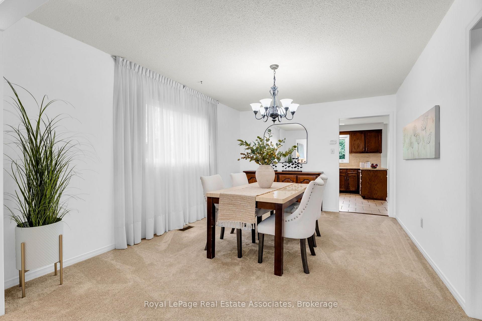 Photo 8 of 82 Turtlecreek Boulevard, Brampton, Fletcher's Creek South — HOMEH