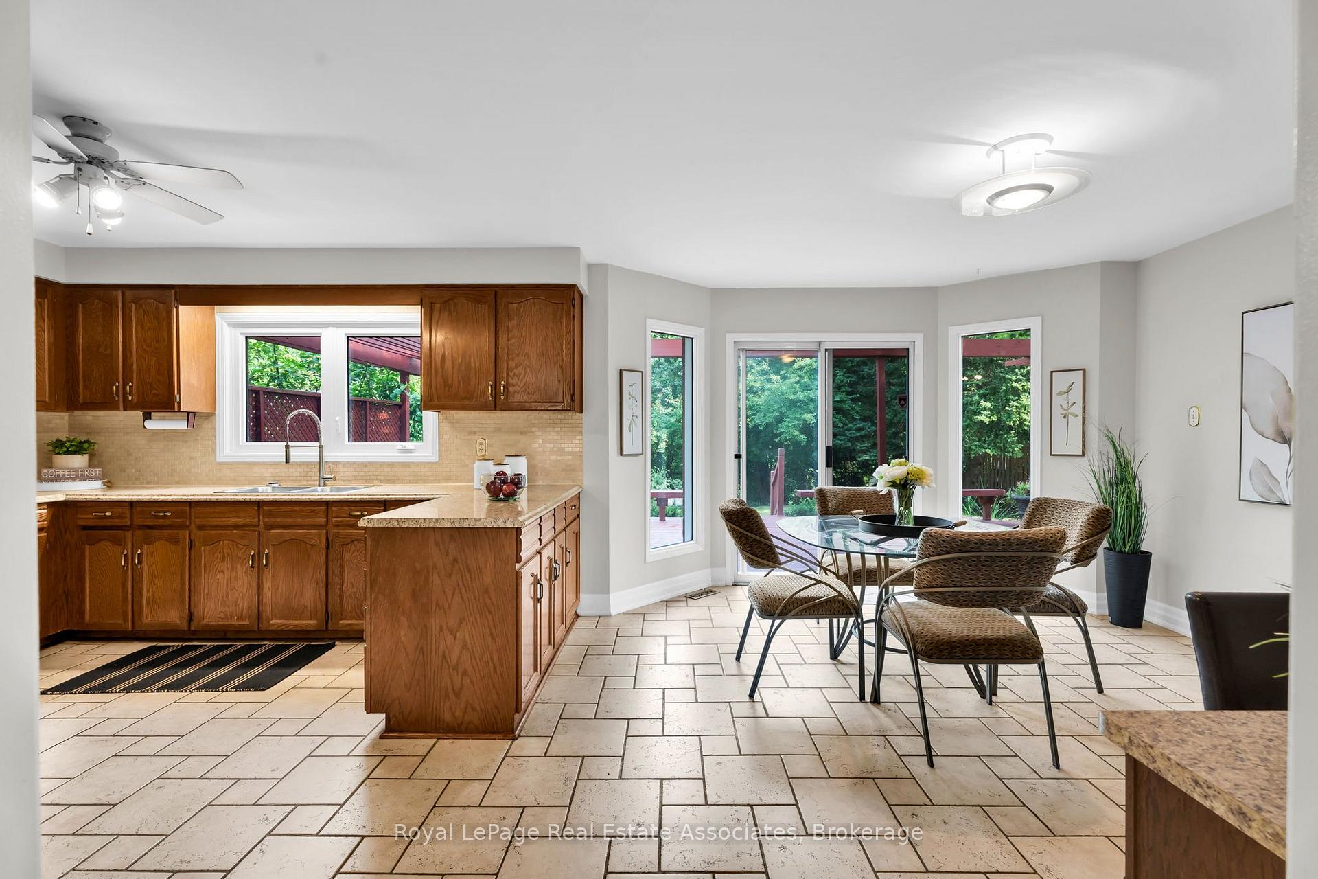 Photo 10 of 82 Turtlecreek Boulevard, Brampton, Fletcher's Creek South — HOMEH