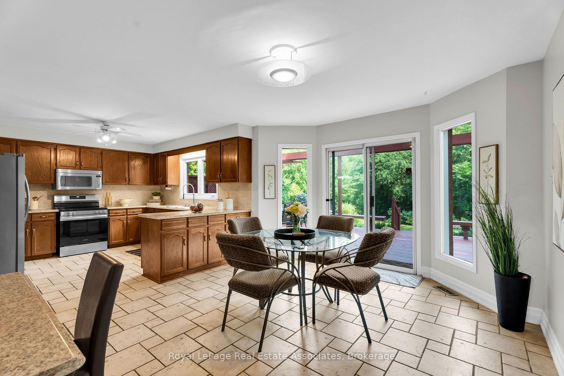Photo 11 of 82 Turtlecreek Boulevard, Brampton, Fletcher's Creek South — HOMEH