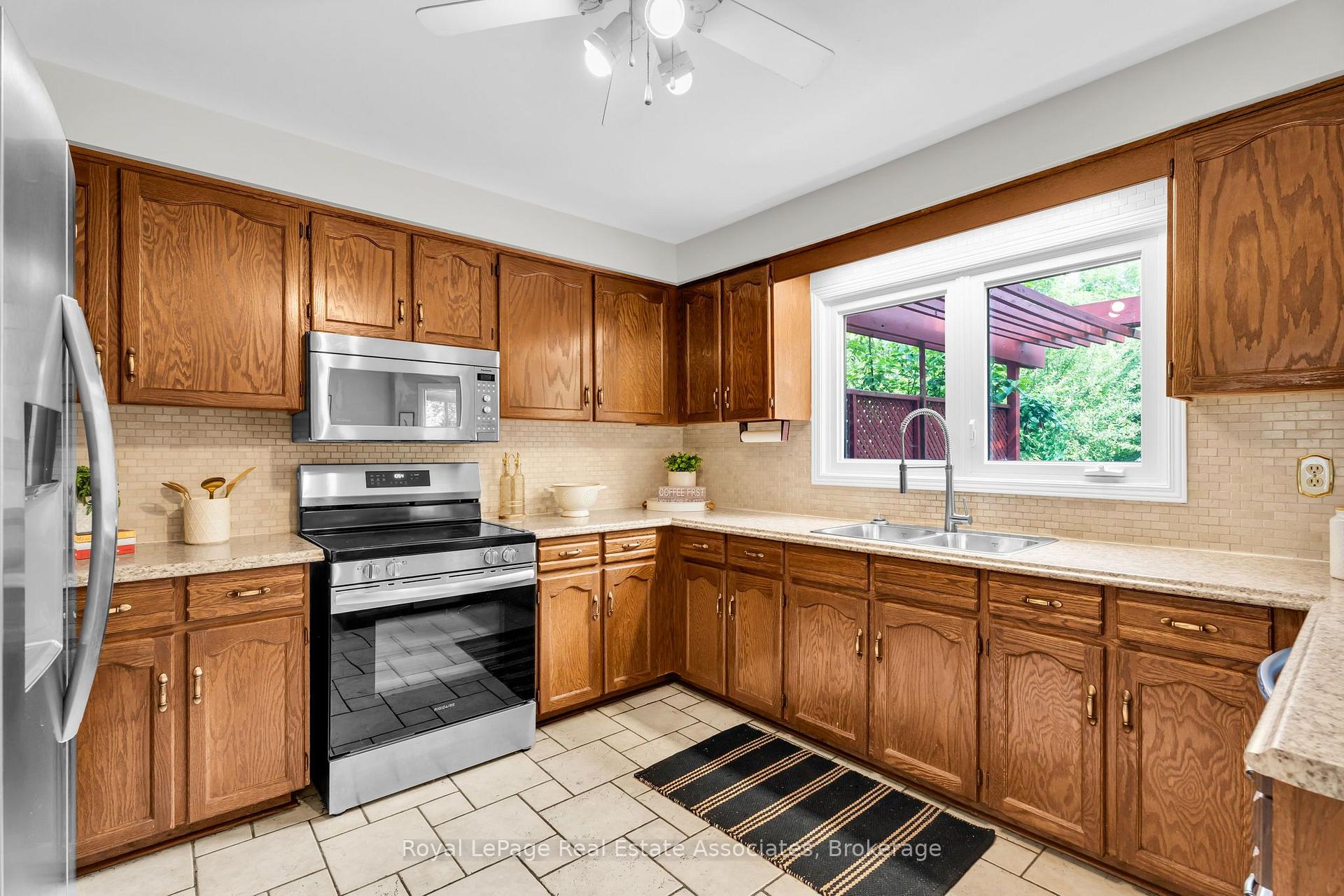 Photo 13 of 82 Turtlecreek Boulevard, Brampton, Fletcher's Creek South — HOMEH