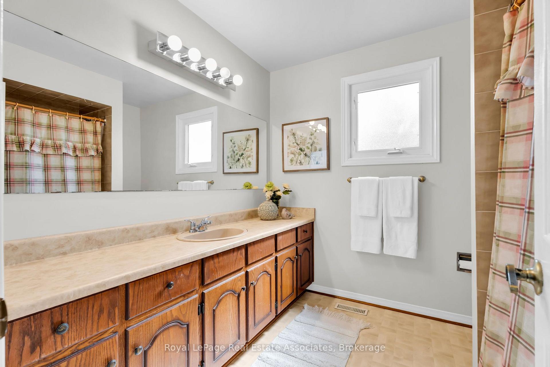 Photo 29 of 82 Turtlecreek Boulevard, Brampton, Fletcher's Creek South — HOMEH
