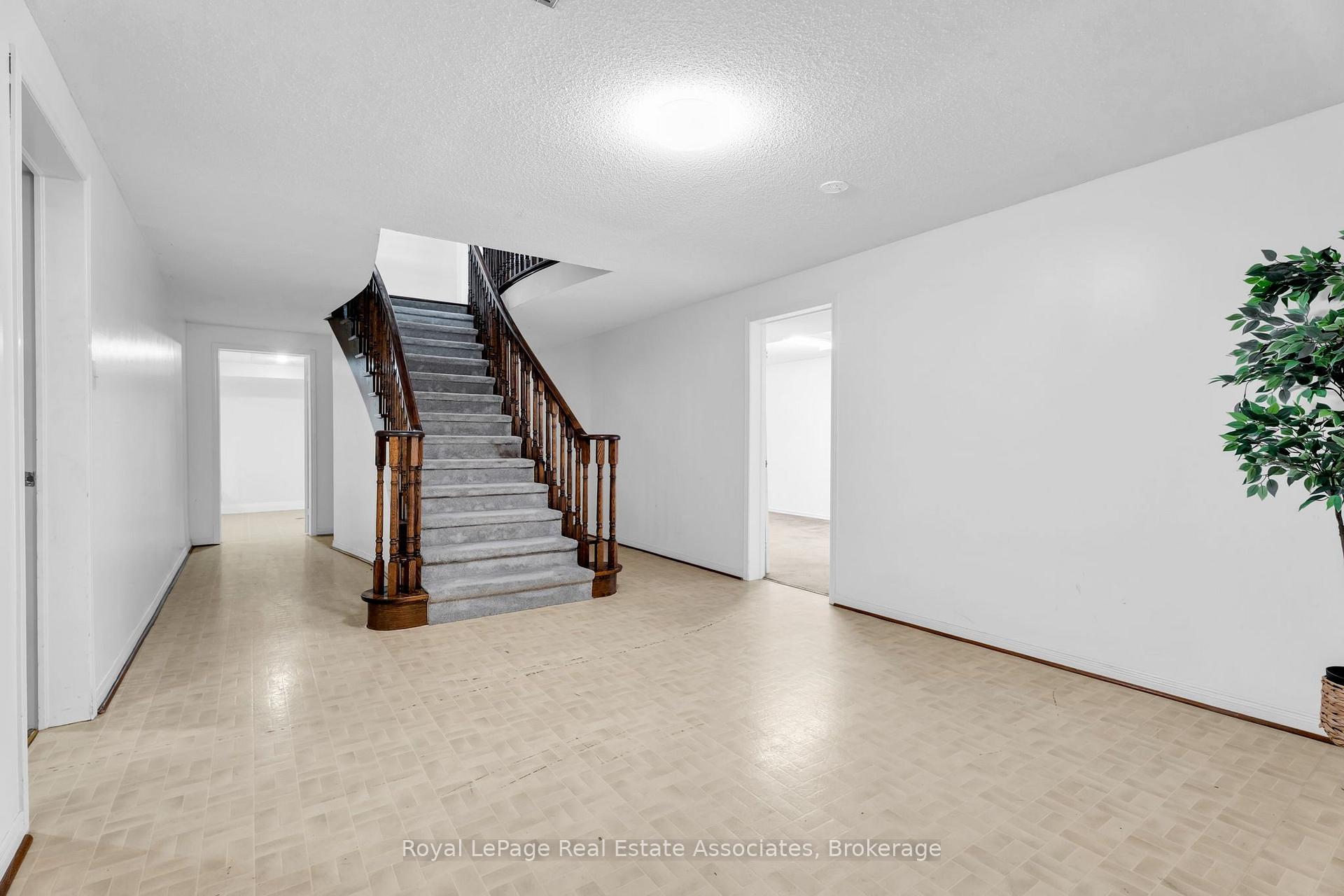 Photo 30 of 82 Turtlecreek Boulevard, Brampton, Fletcher's Creek South — HOMEH