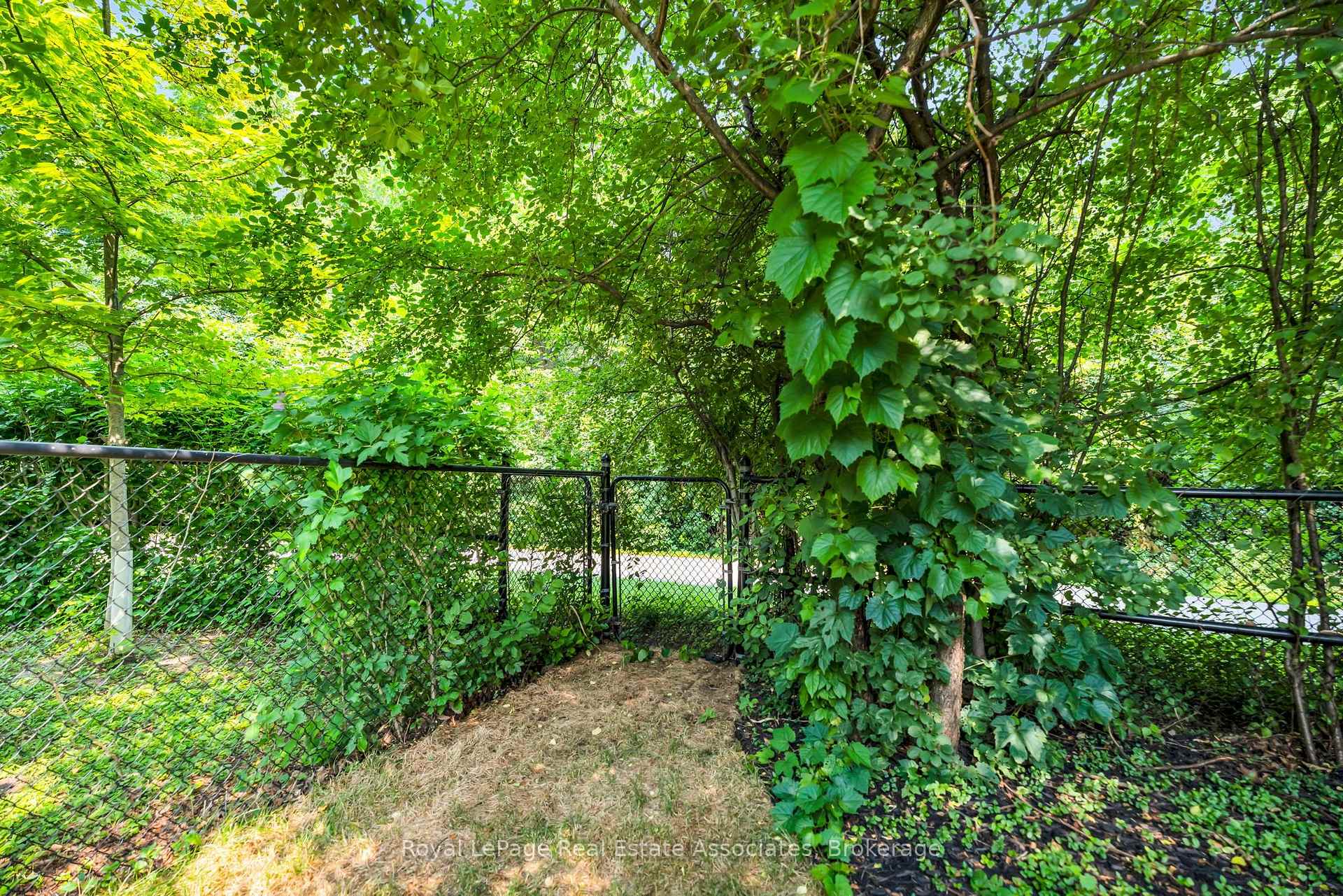 Photo 41 of 82 Turtlecreek Boulevard, Brampton, Fletcher's Creek South — HOMEH