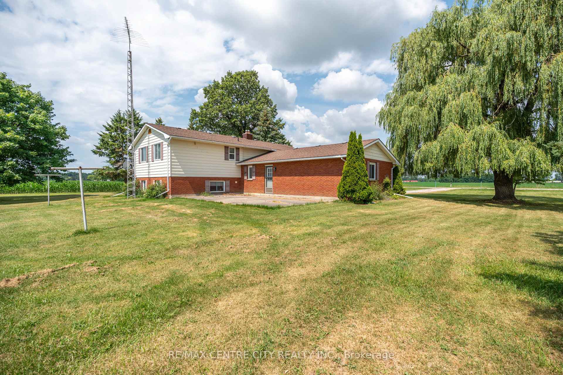 Photo 5 of 4943 Falconbridge Drive, Southwest Middlesex, Rural Southwest Middlesex — HOMEH