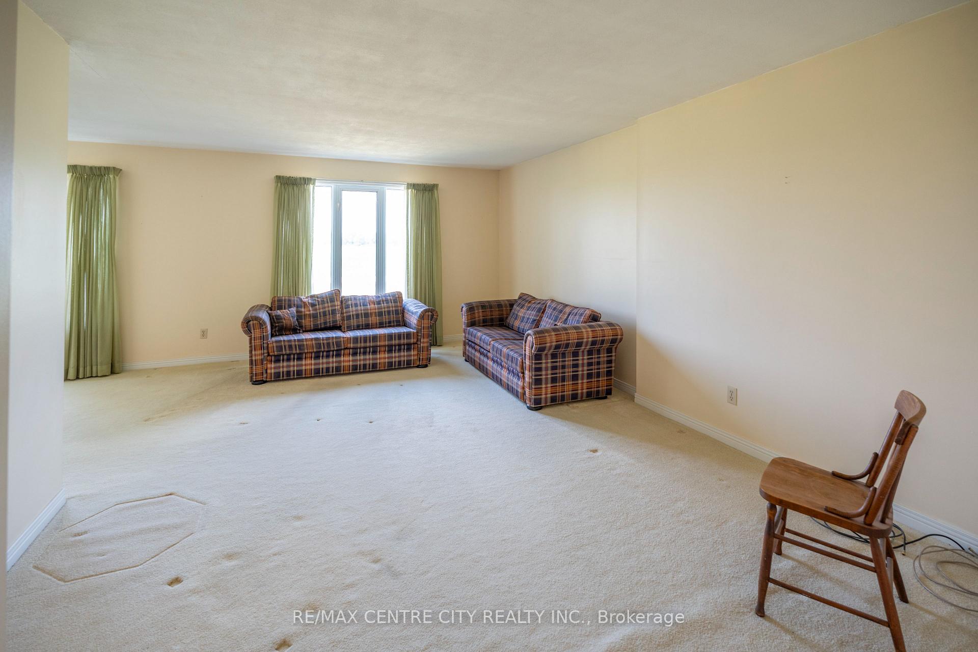 Photo 12 of 4943 Falconbridge Drive, Southwest Middlesex, Rural Southwest Middlesex — HOMEH