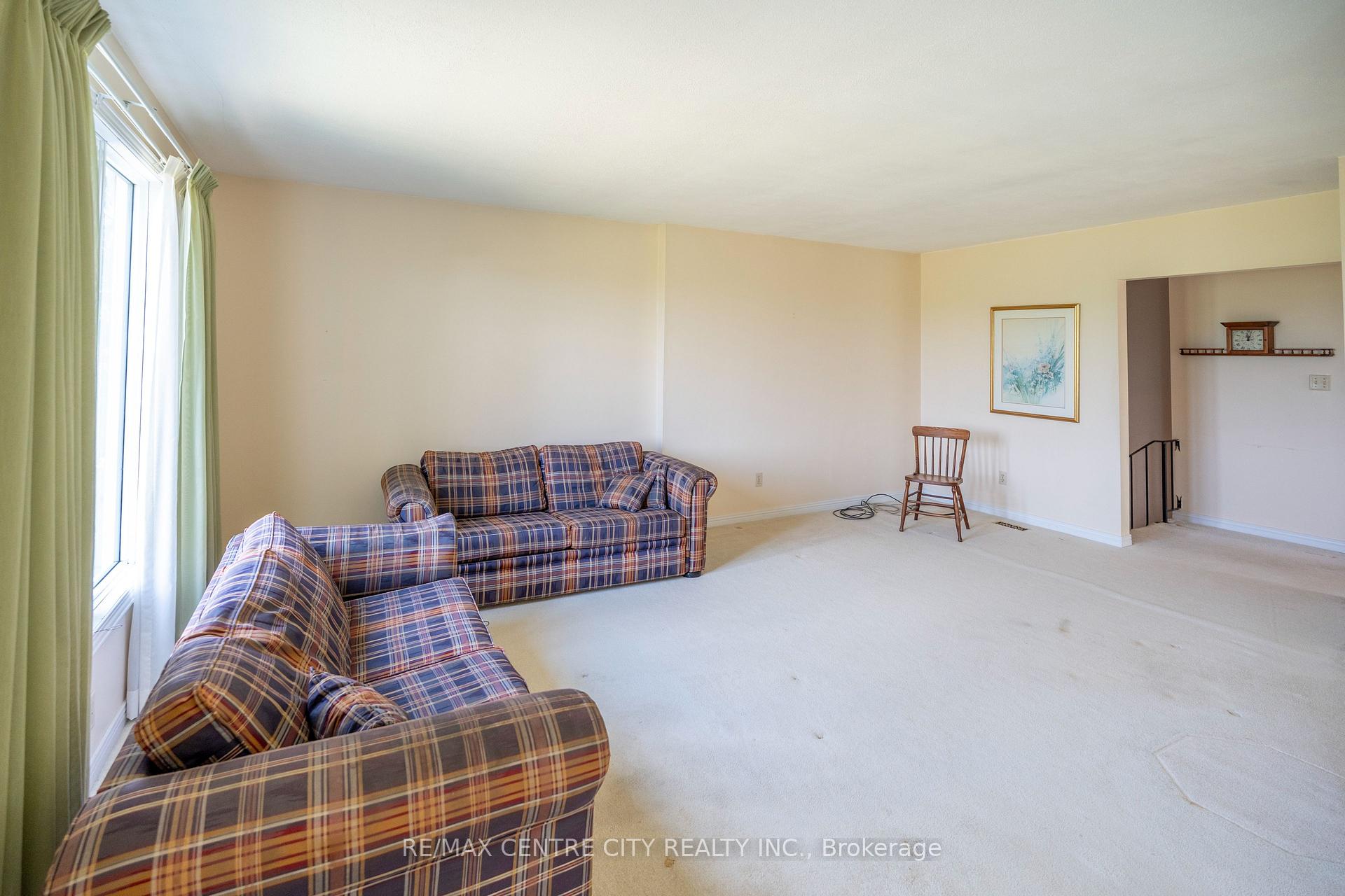 Photo 13 of 4943 Falconbridge Drive, Southwest Middlesex, Rural Southwest Middlesex — HOMEH
