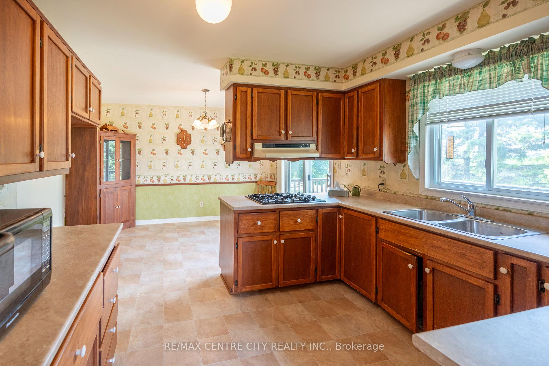 Photo 15 of 4943 Falconbridge Drive, Southwest Middlesex, Rural Southwest Middlesex — HOMEH