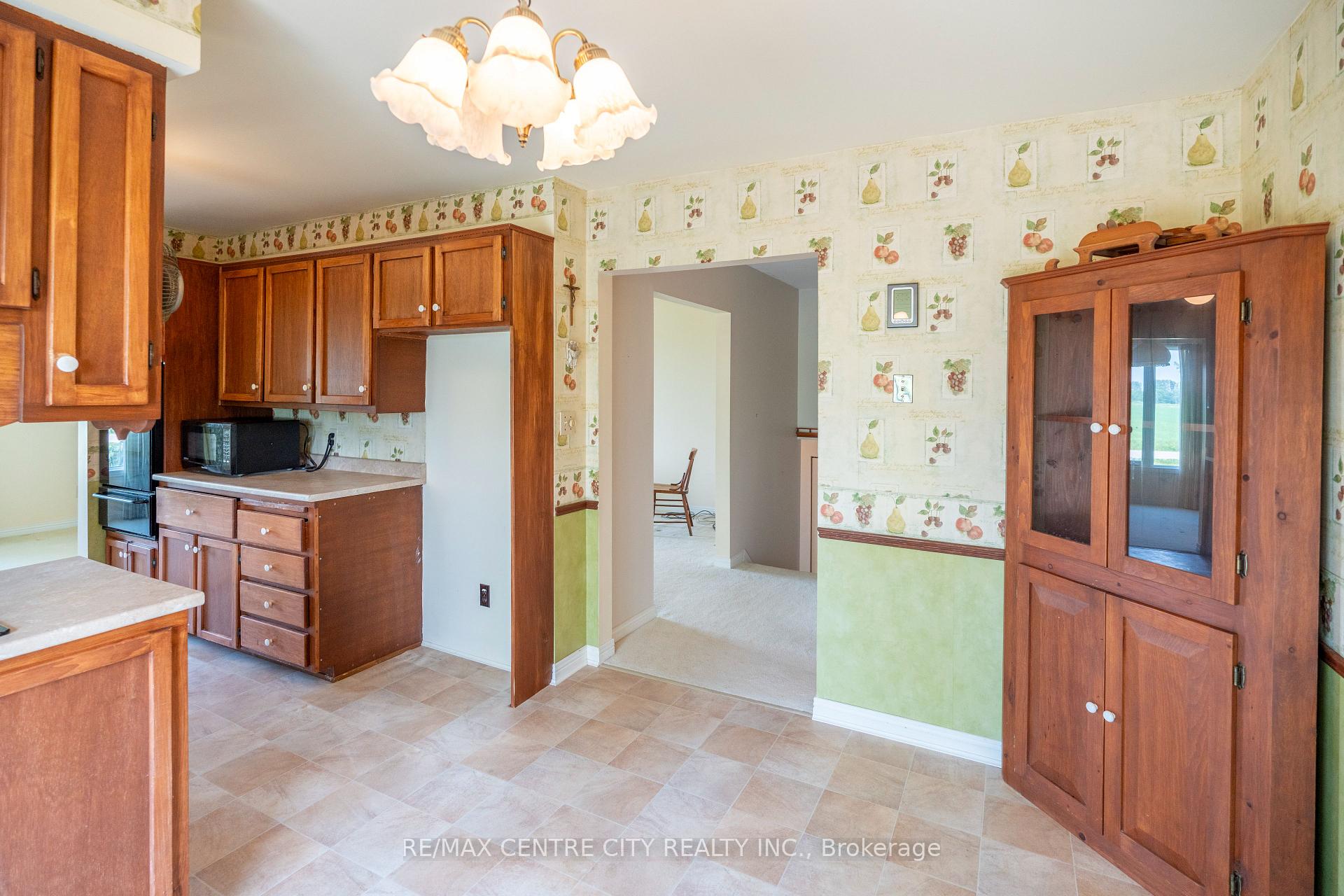 Photo 19 of 4943 Falconbridge Drive, Southwest Middlesex, Rural Southwest Middlesex — HOMEH
