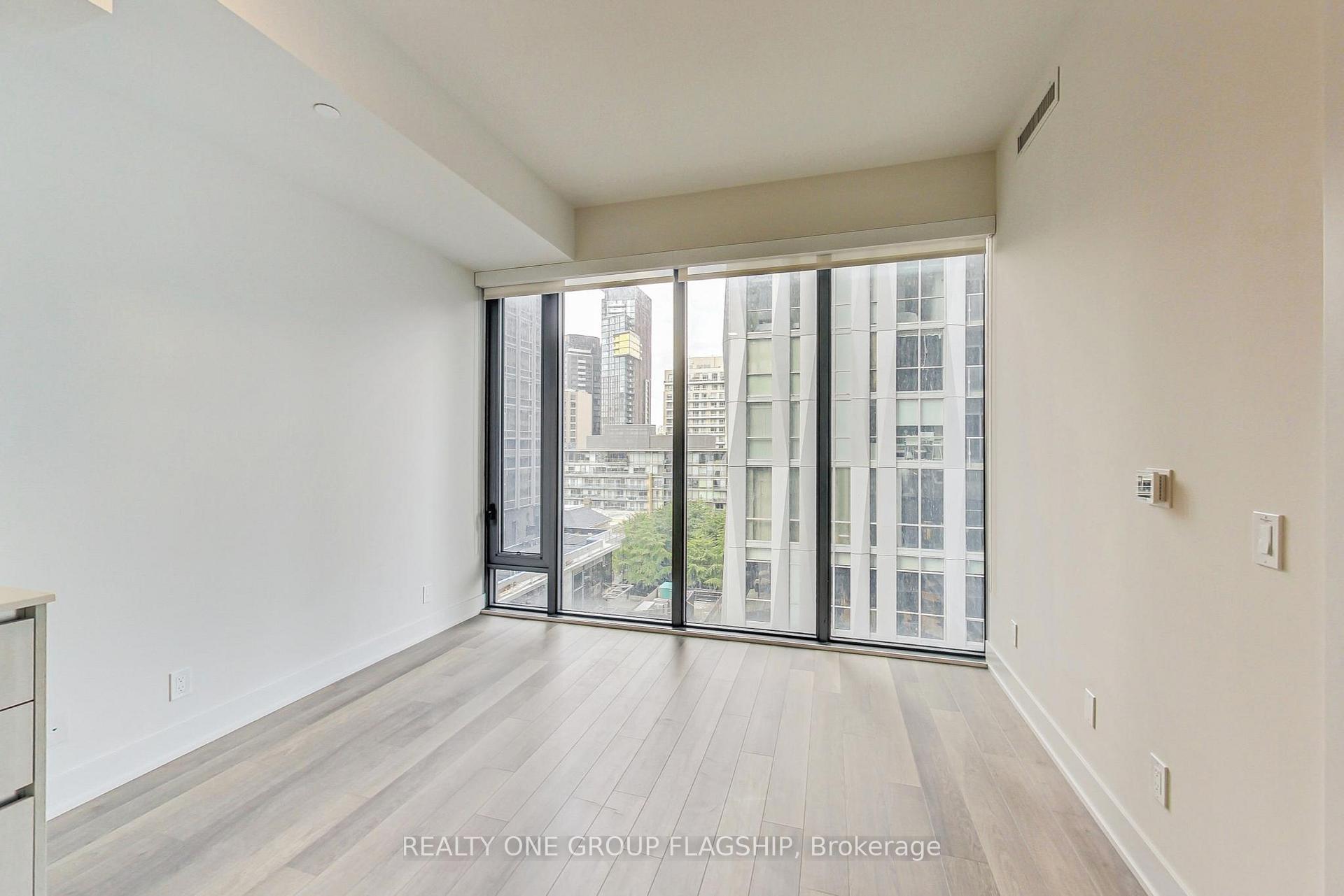 Photo 4 of Unit 701, 8 Cumberland Street, Toronto, The Annex — HOMEH