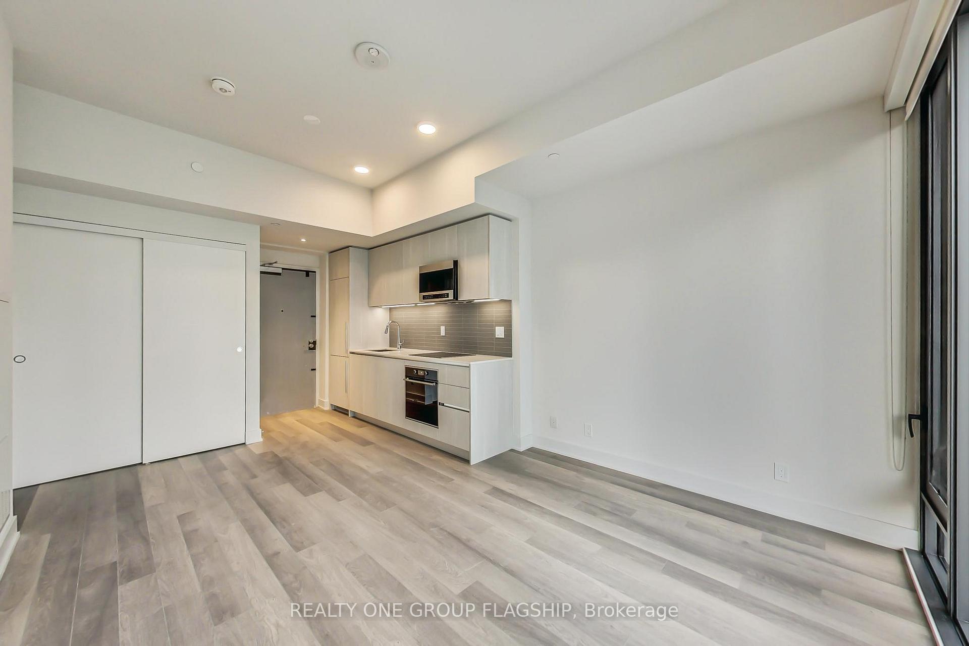 Photo 6 of Unit 701, 8 Cumberland Street, Toronto, The Annex — HOMEH