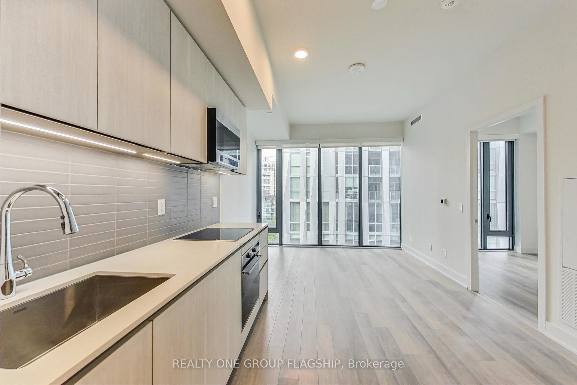 Photo 8 of Unit 701, 8 Cumberland Street, Toronto, The Annex — HOMEH