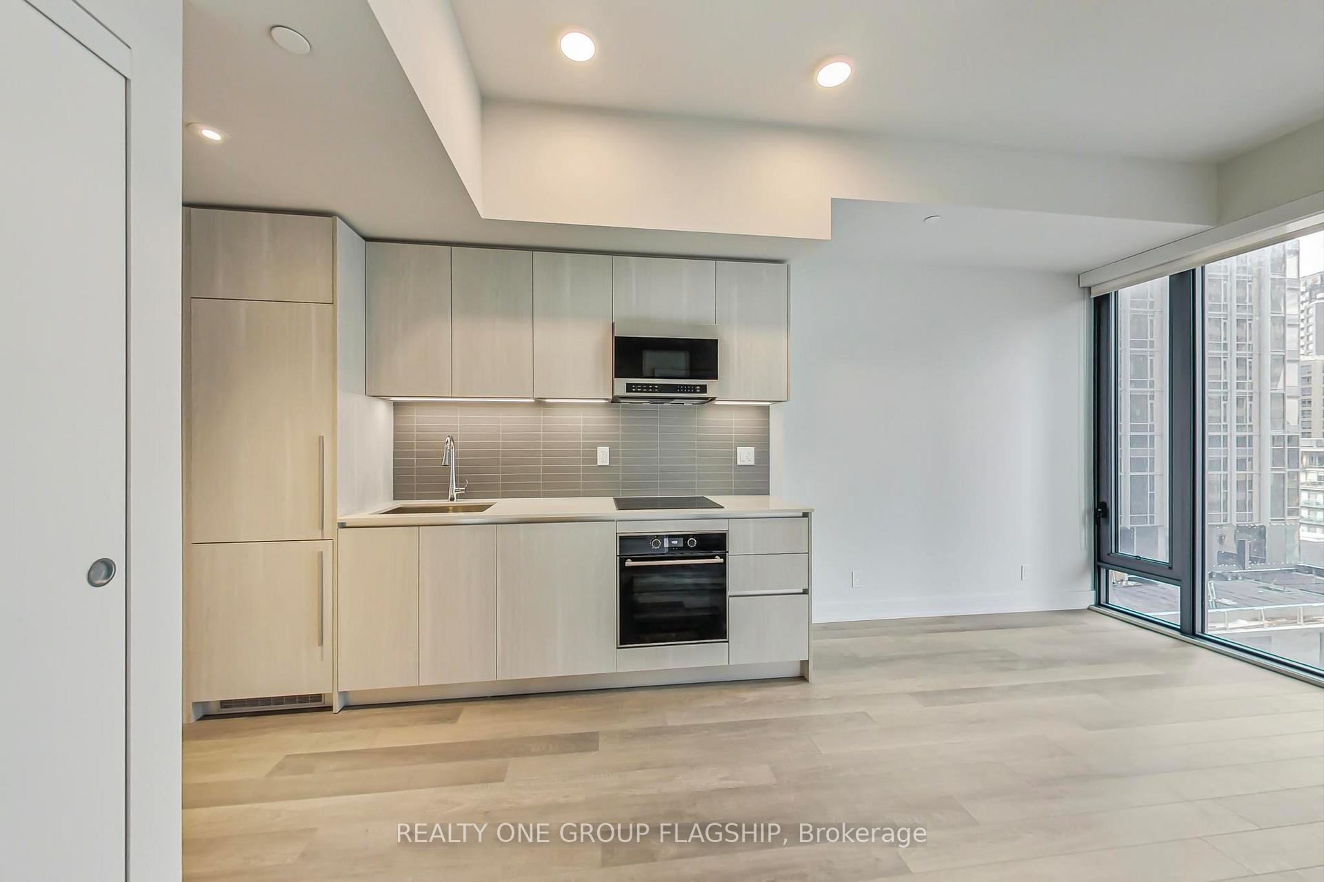 Photo 9 of Unit 701, 8 Cumberland Street, Toronto, The Annex — HOMEH