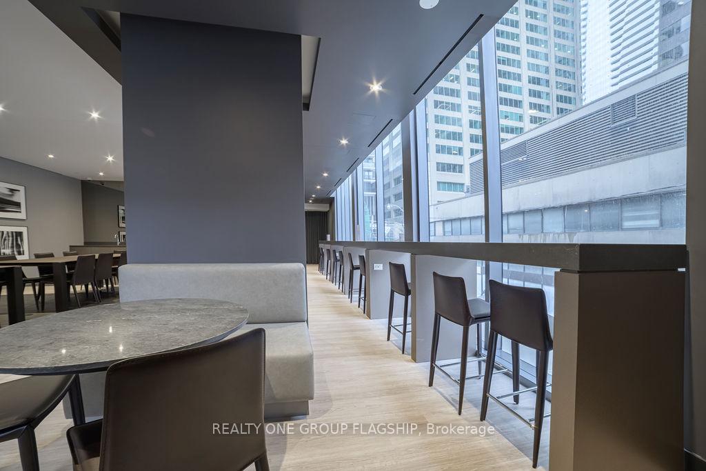 Photo 18 of Unit 701, 8 Cumberland Street, Toronto, The Annex — HOMEH