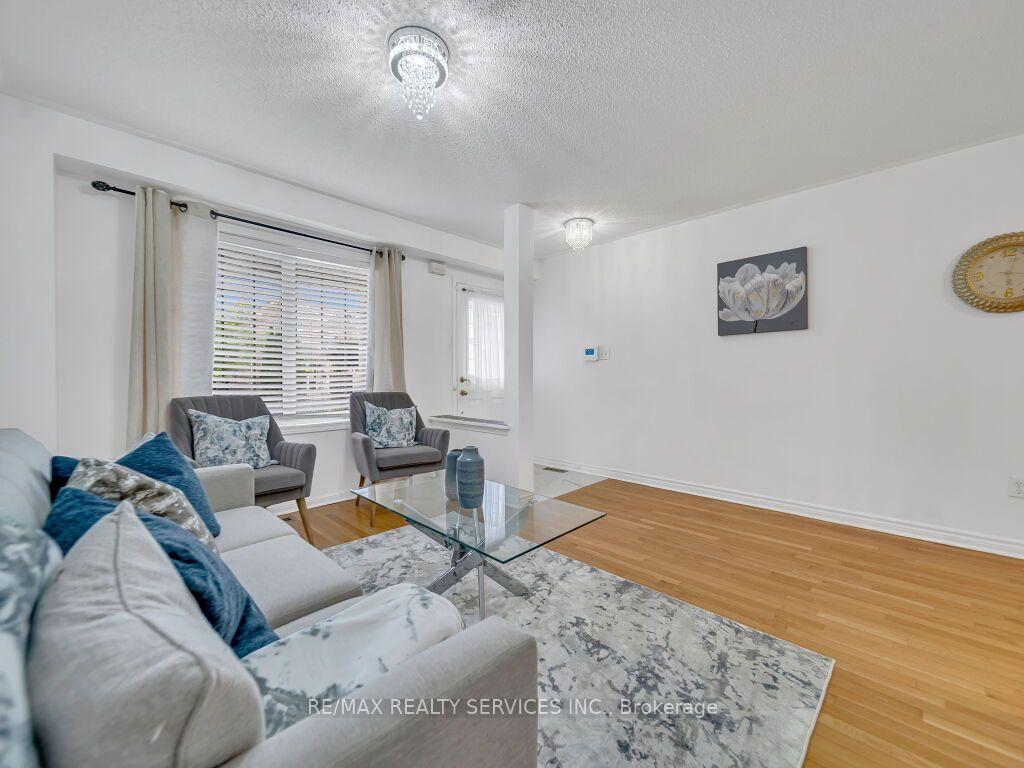 Photo 8 of 7 Olivett Lane, Brampton, Fletcher's Meadow — HOMEH