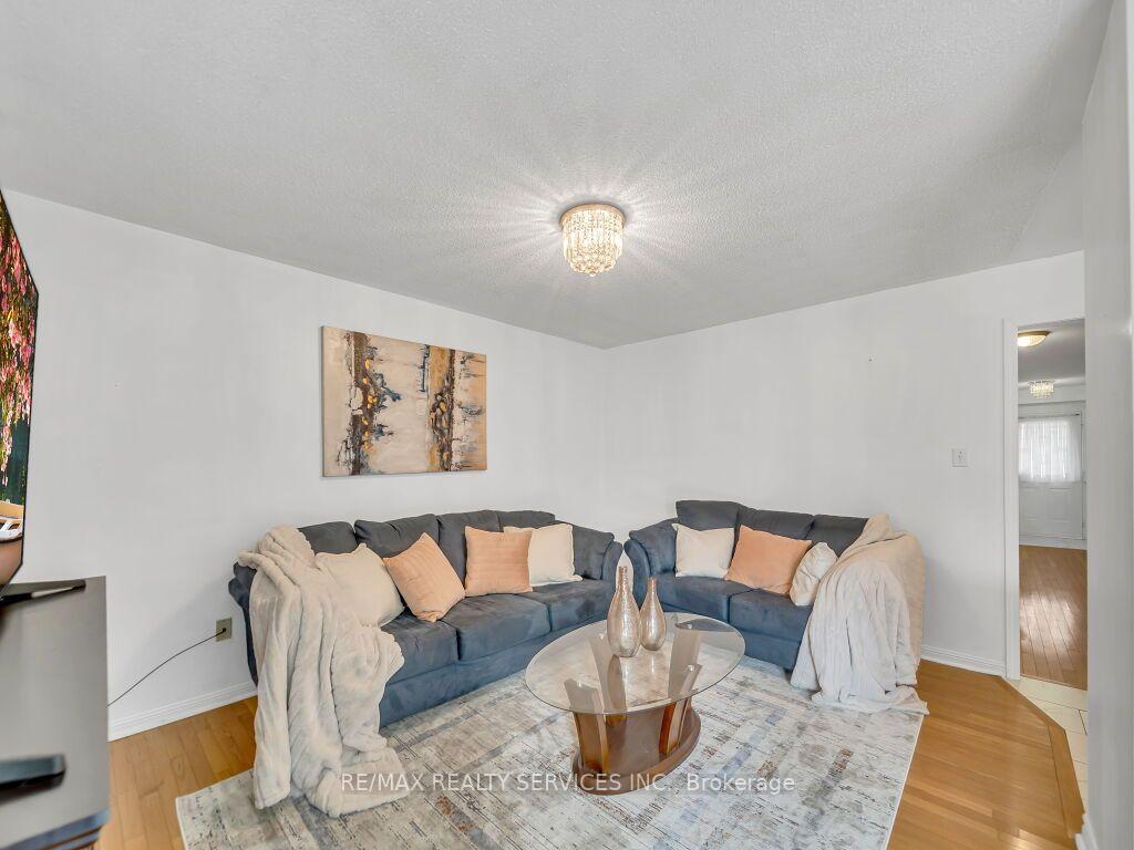 Photo 13 of 7 Olivett Lane, Brampton, Fletcher's Meadow — HOMEH