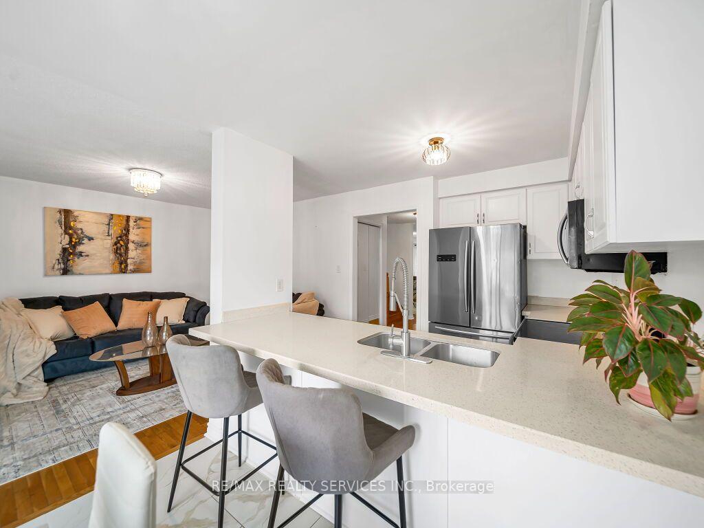 Photo 14 of 7 Olivett Lane, Brampton, Fletcher's Meadow — HOMEH