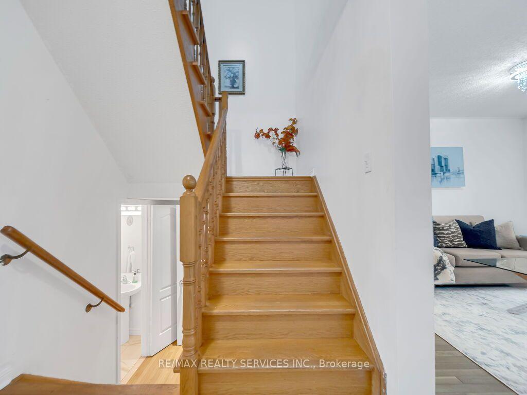 Photo 23 of 7 Olivett Lane, Brampton, Fletcher's Meadow — HOMEH