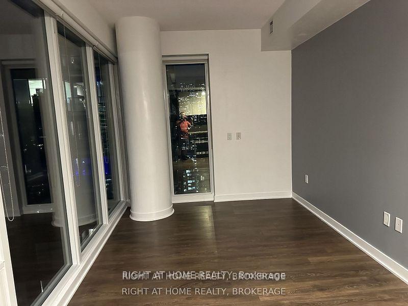 Photo 2 of Unit 4211, 115 Blue Jays Way Centre, Toronto, Waterfront Communities — HOMEH