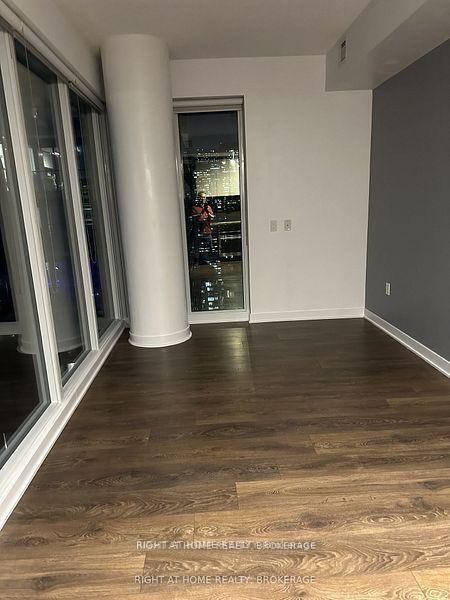 Photo 3 of Unit 4211, 115 Blue Jays Way Centre, Toronto, Waterfront Communities — HOMEH