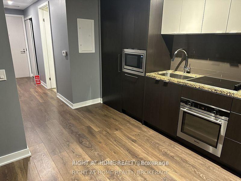 Photo 8 of Unit 4211, 115 Blue Jays Way Centre, Toronto, Waterfront Communities — HOMEH