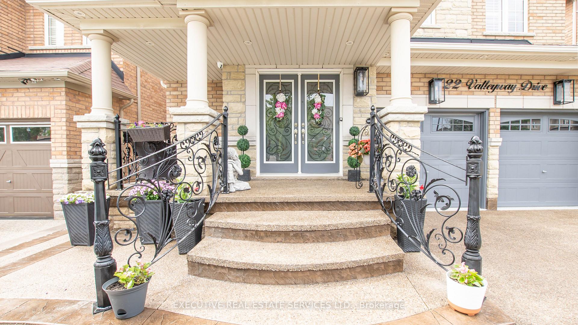 Photo 2 of 22 Valleyway Drive, Brampton, Credit Valley — HOMEH